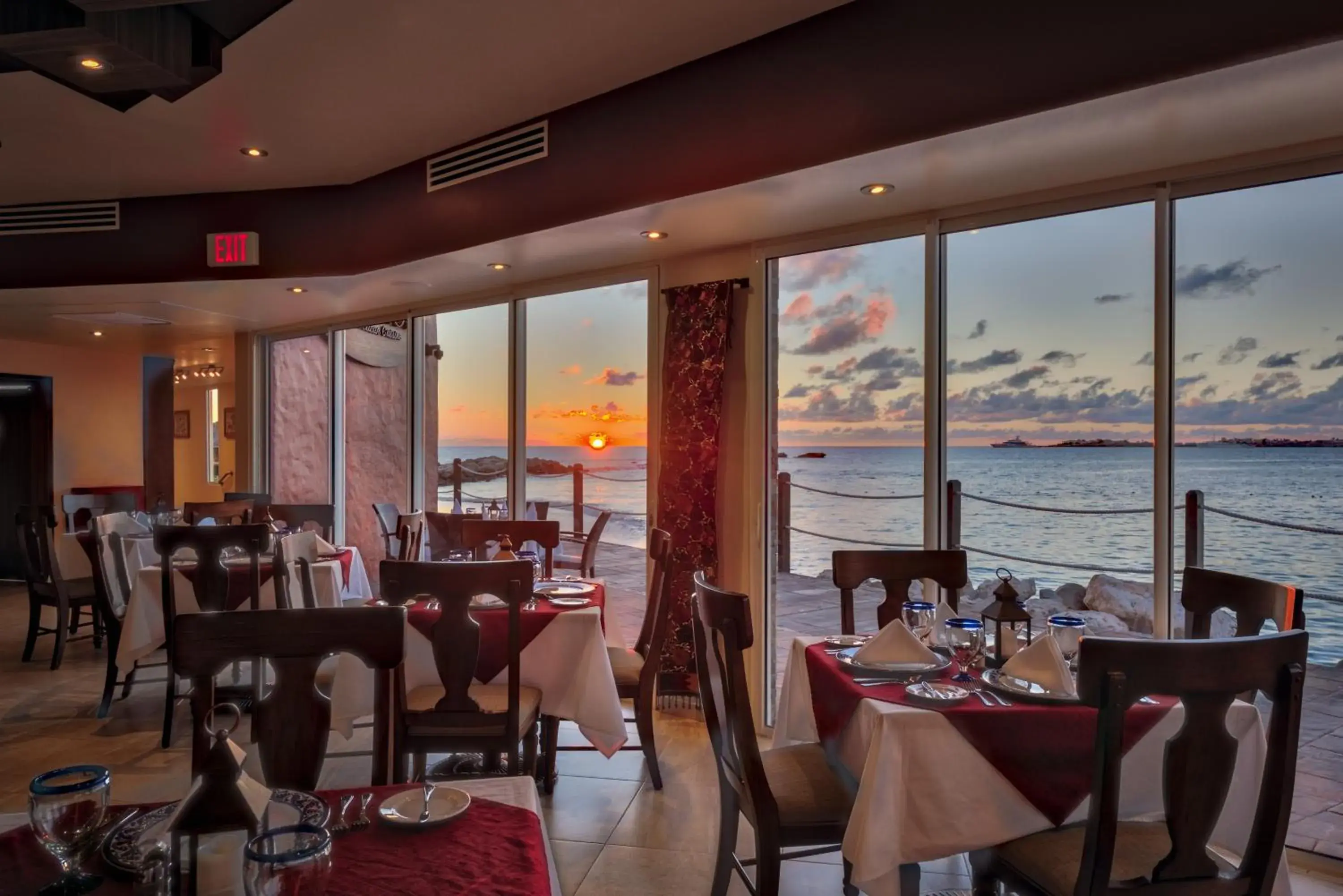 Restaurant/places to eat in The Villas at Simpson Bay Resort Restaurant/places to eat in The Villas at Simpson Bay Resort