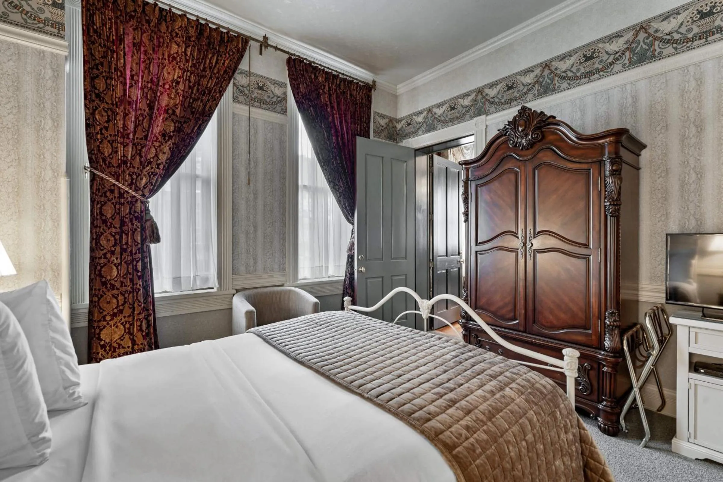 Bed in Beaumont Hotel and Spa - Adults Only