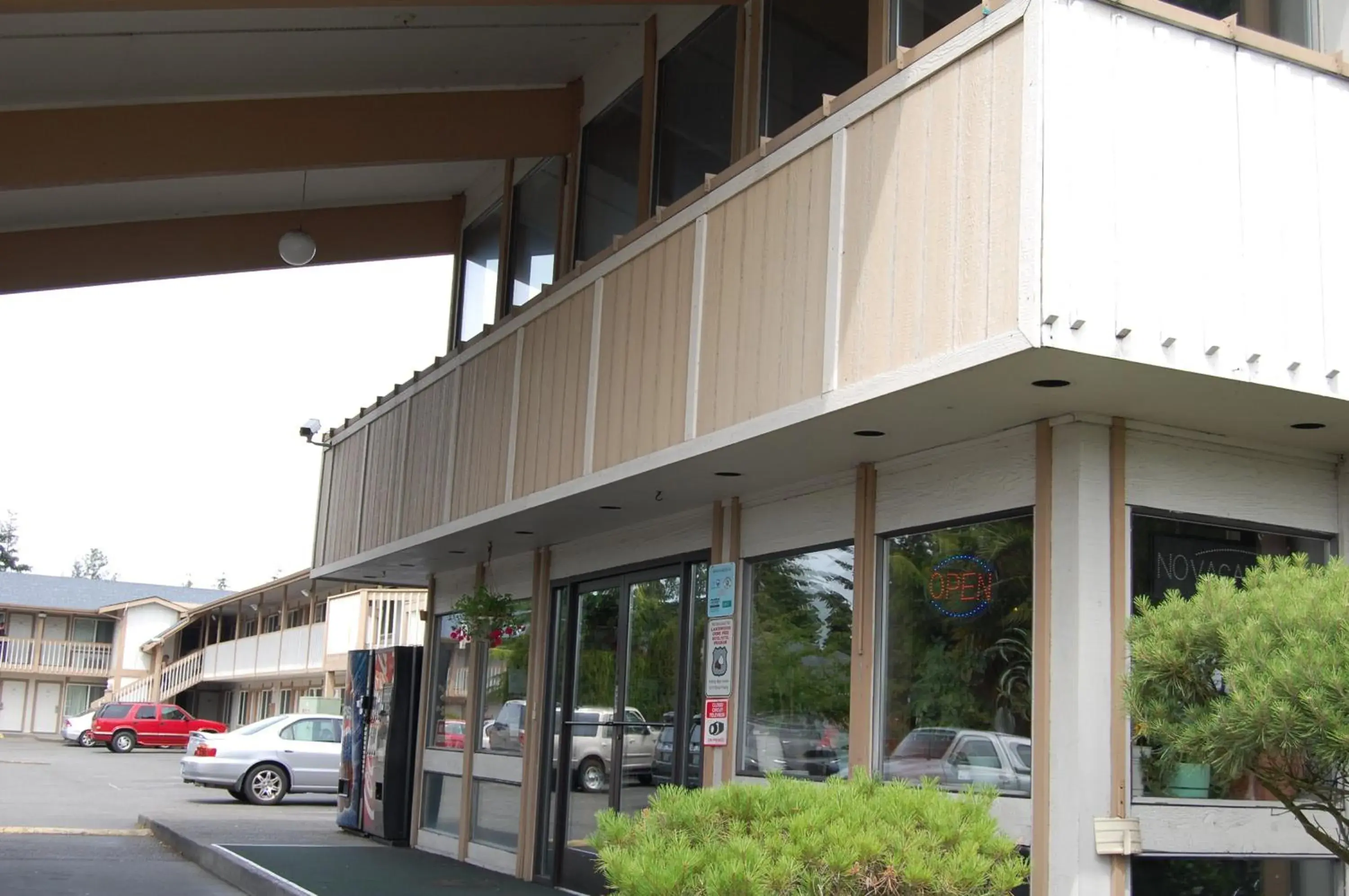 Facade/entrance in Western Inn Lakewood Facade/entrance in Western Inn Lakewood