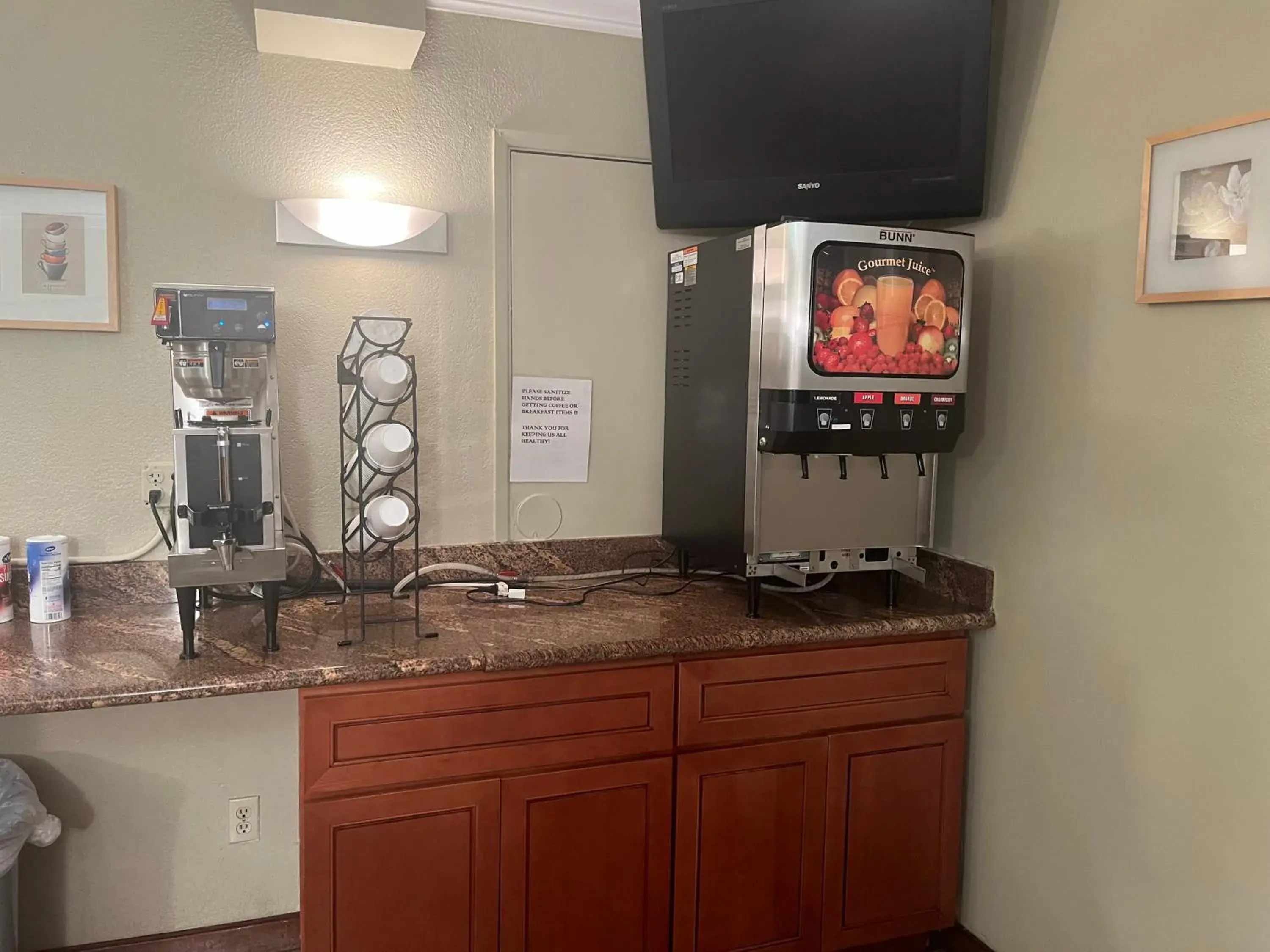 Breakfast in Western Inn Lakewood Breakfast in Western Inn Lakewood