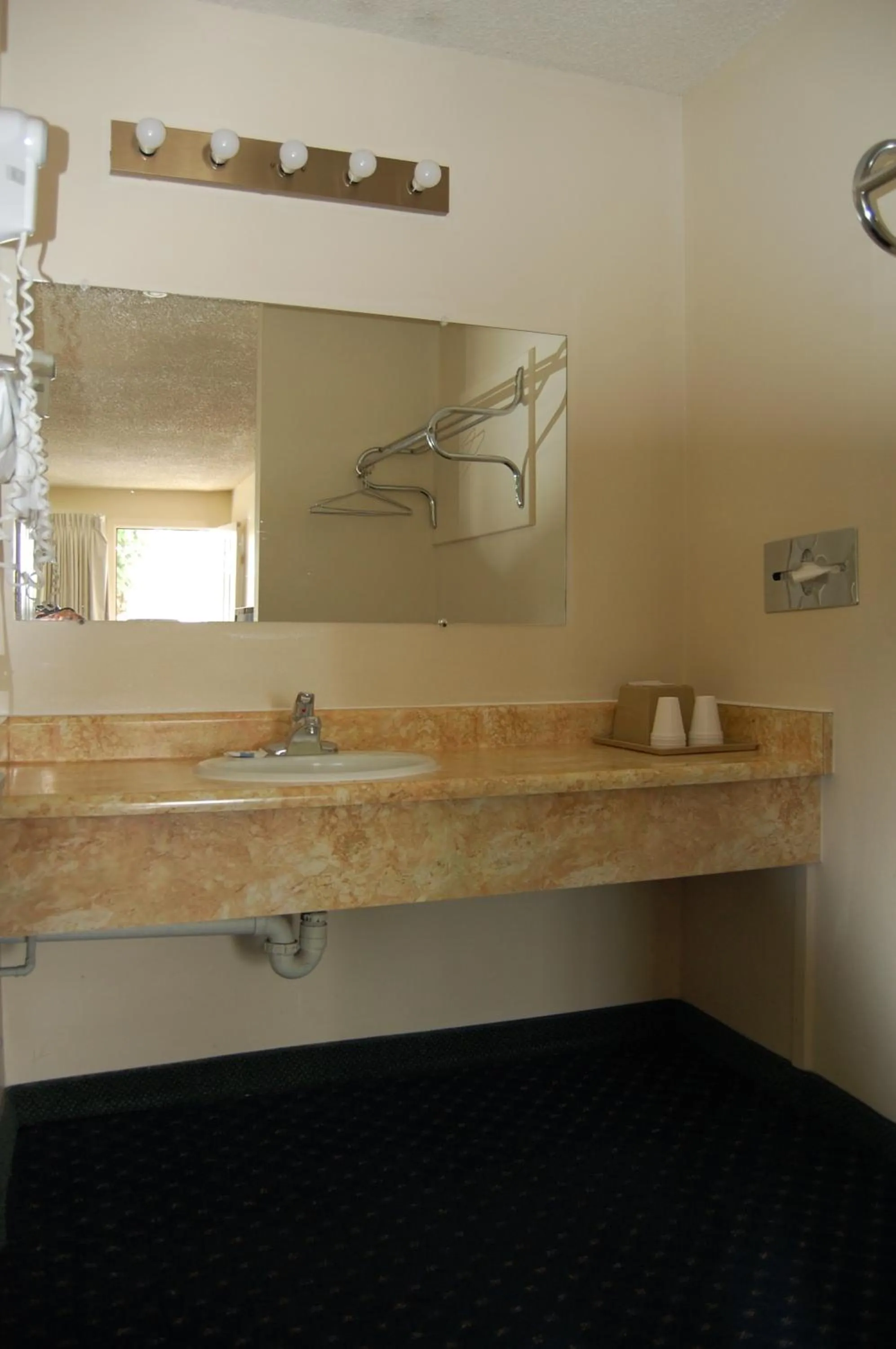 Bathroom in Western Inn Lakewood