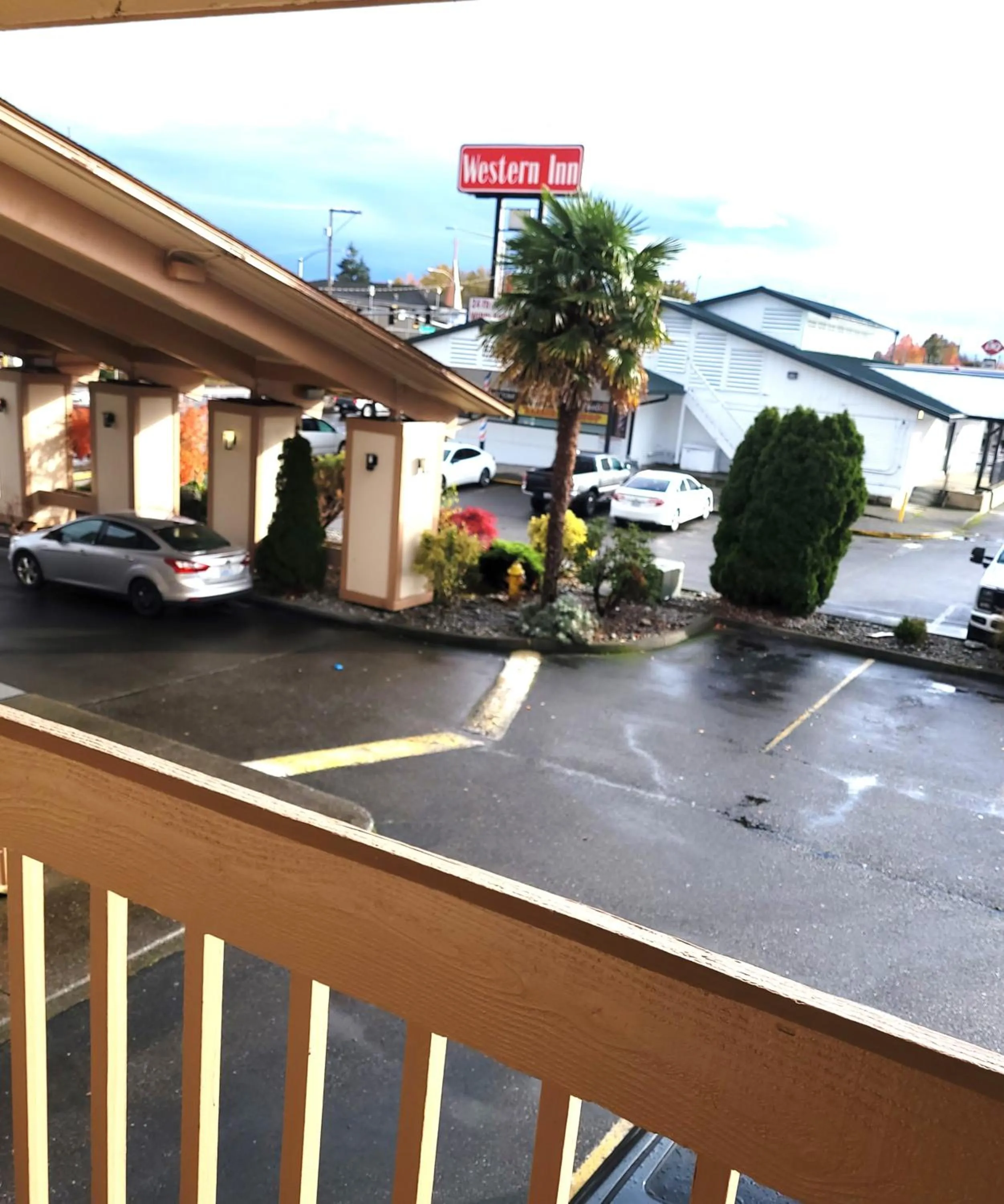 Property building in Western Inn Lakewood