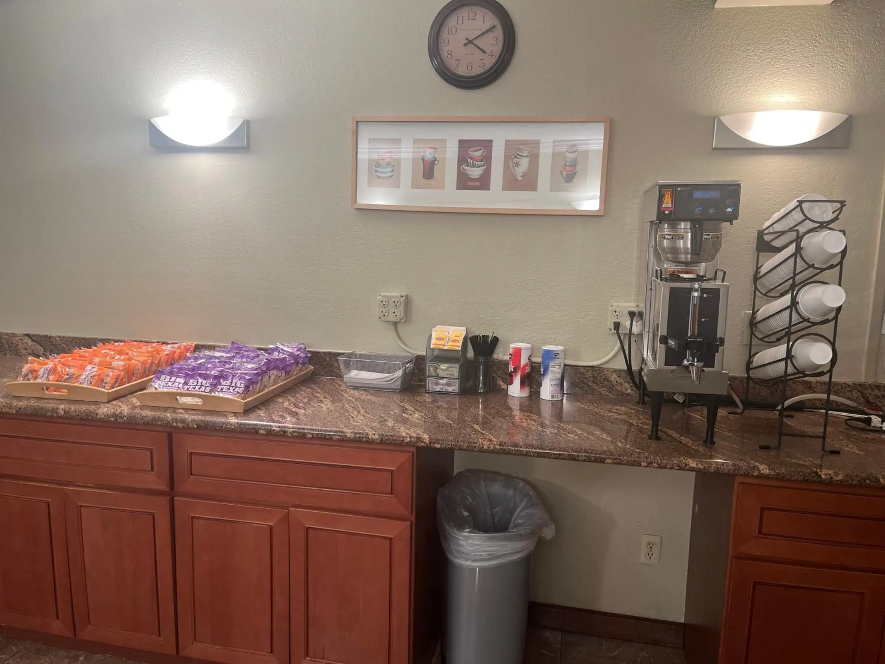 Breakfast in Western Inn Lakewood Breakfast in Western Inn Lakewood