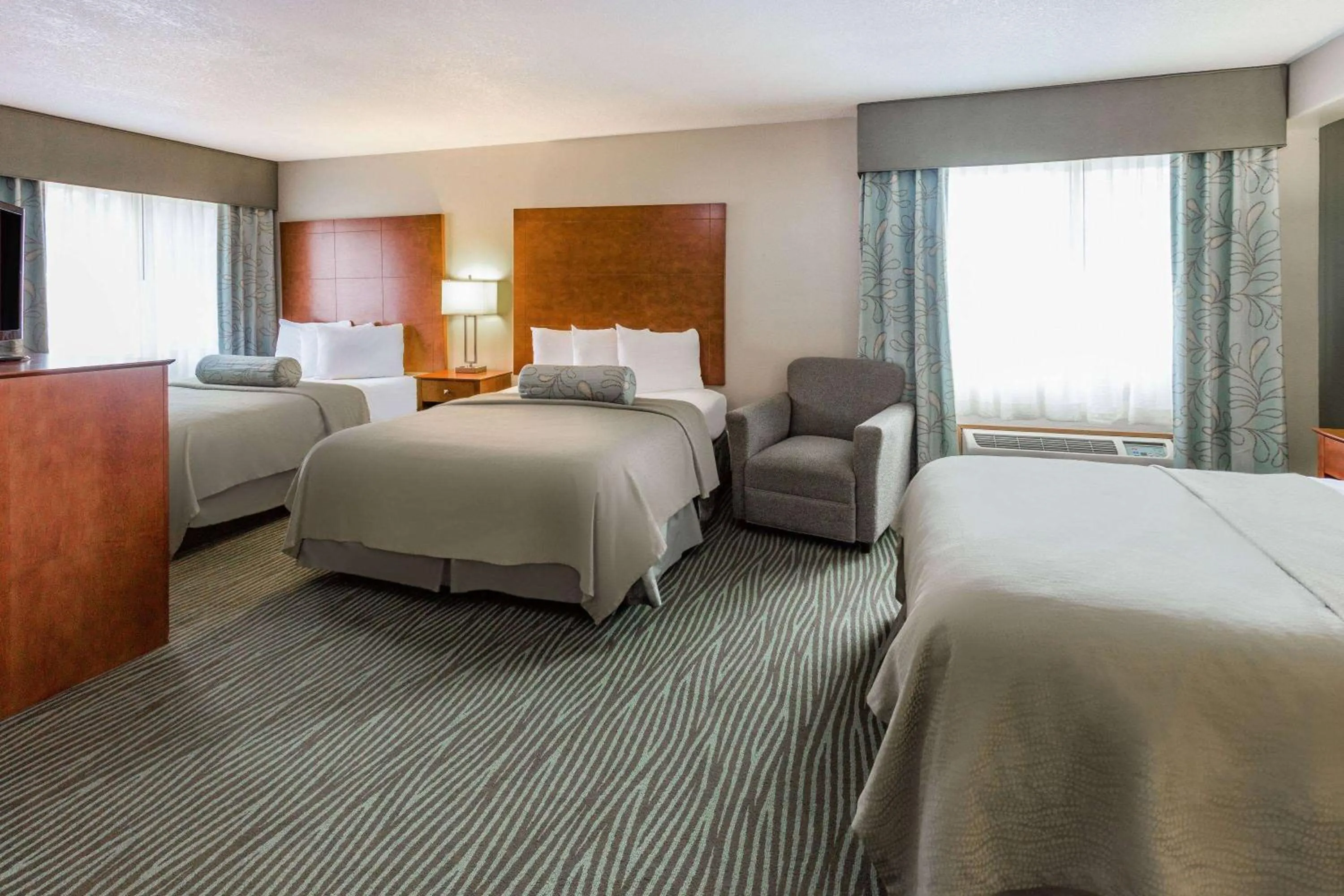 Photo of the whole room, Bed in AmericInn by Wyndham Des Moines Airport