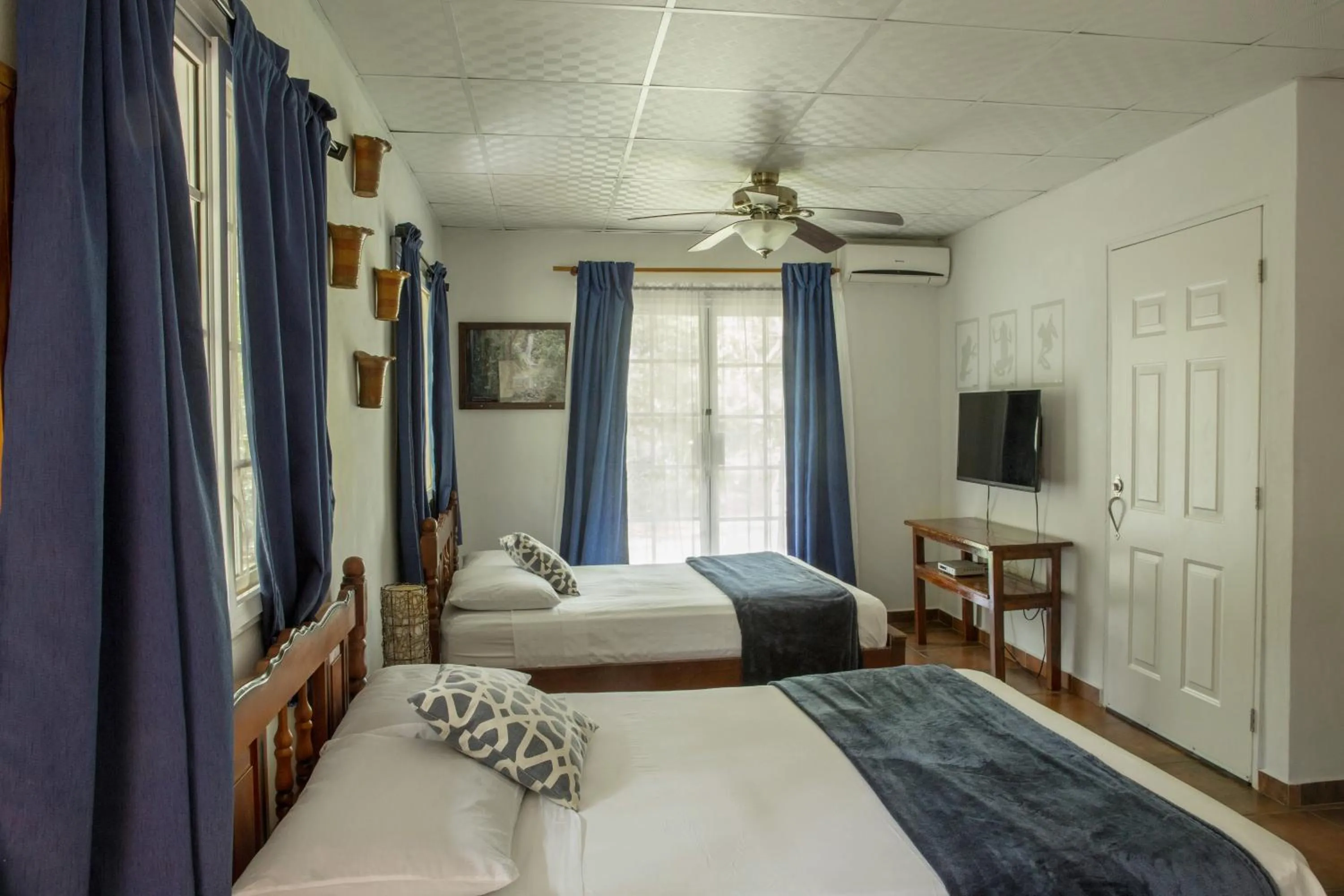 Quadruple Room in Coffee Mountain Inn