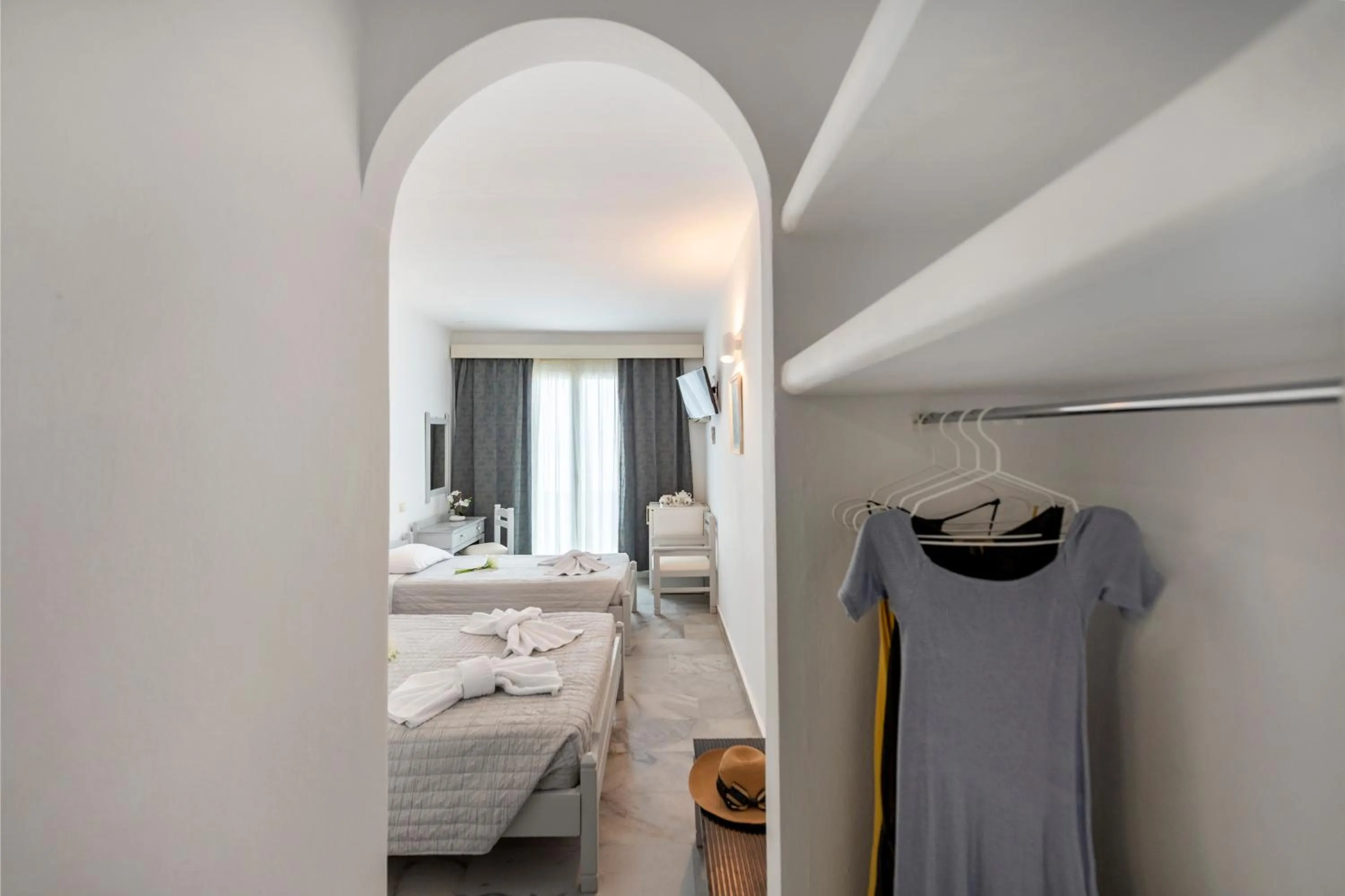 Property building, Bed in Hotel Aegeon