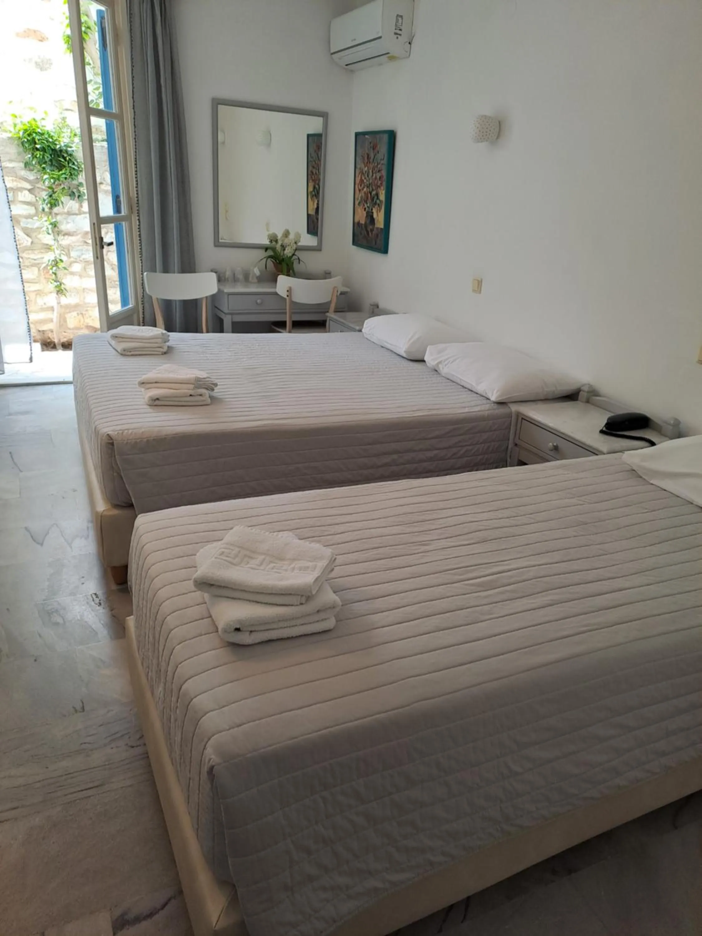 Bedroom, Bed in Hotel Aegeon