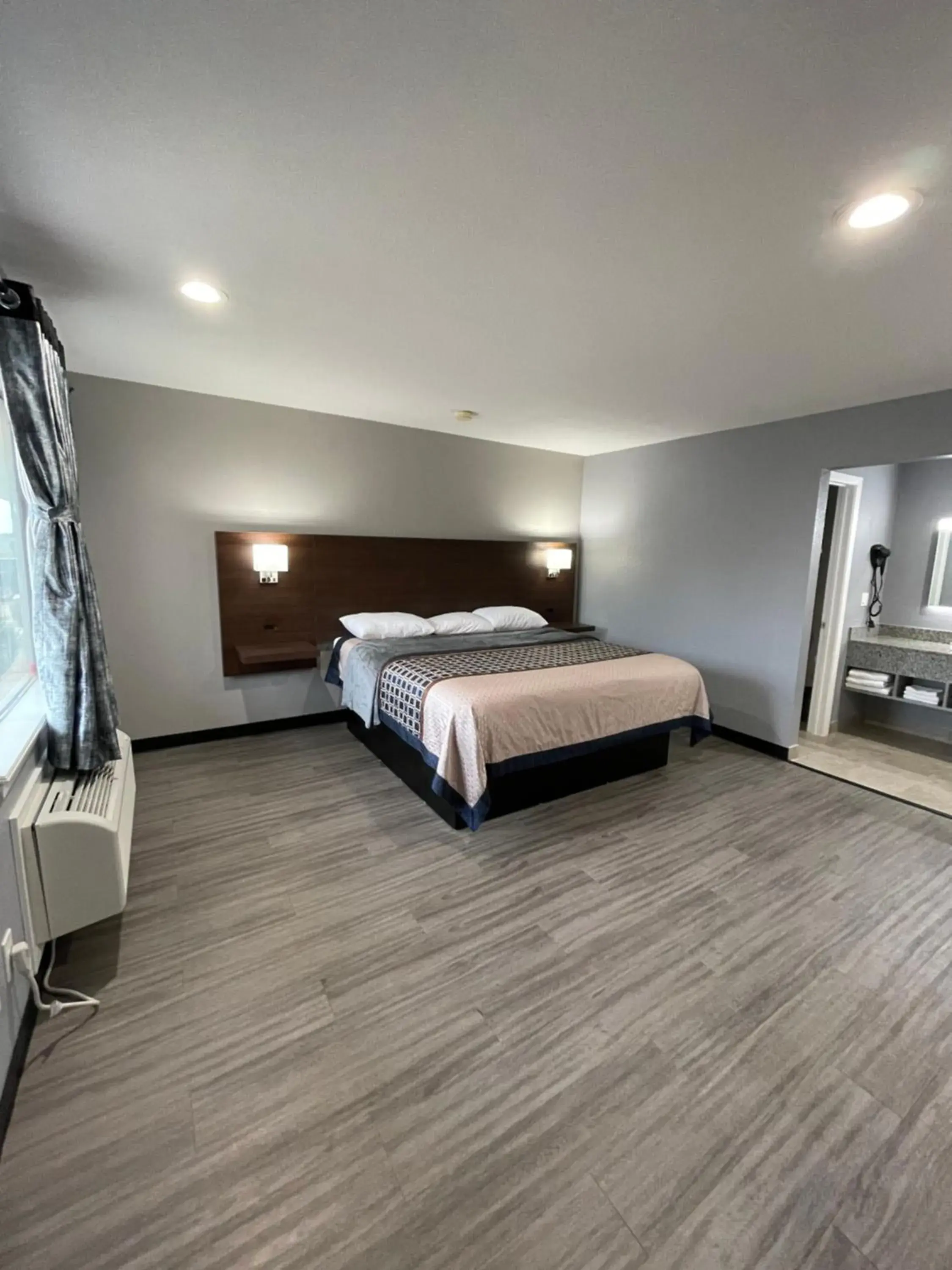 Bed in Ridge Motel Bed in Ridge Motel