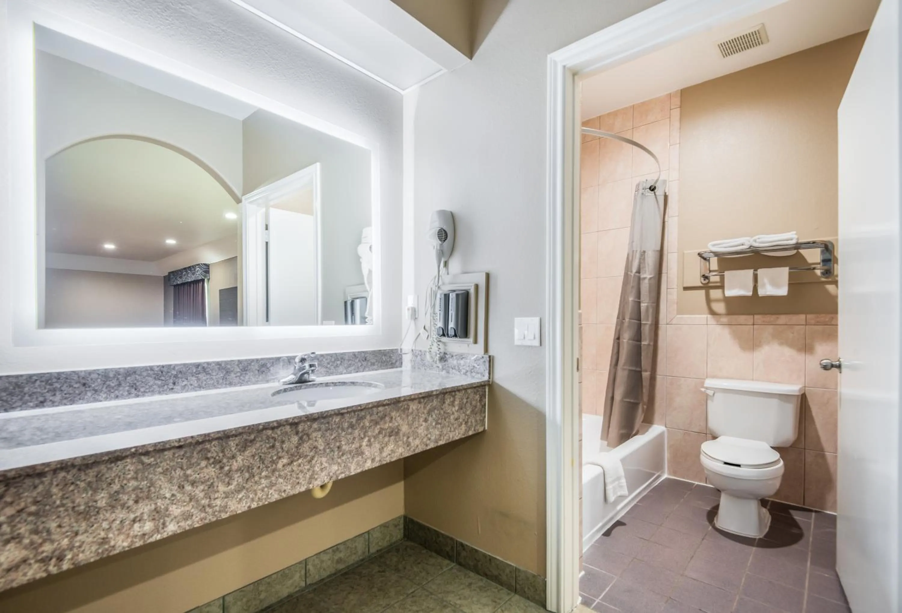 Scottish Inns & Suites IAH Airport-Beltway 8