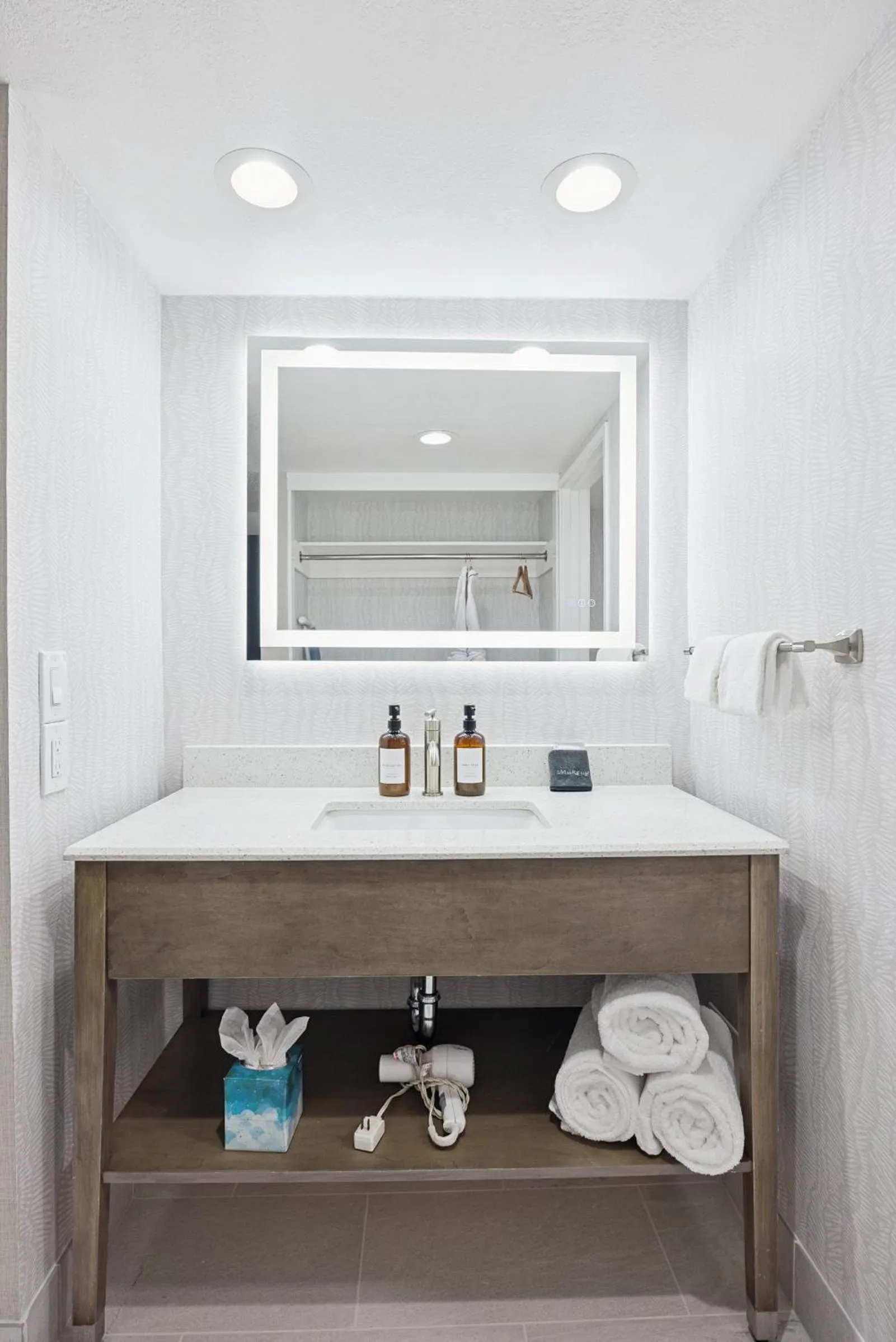 Bathroom in 456 Embarcadero Inn & Suites