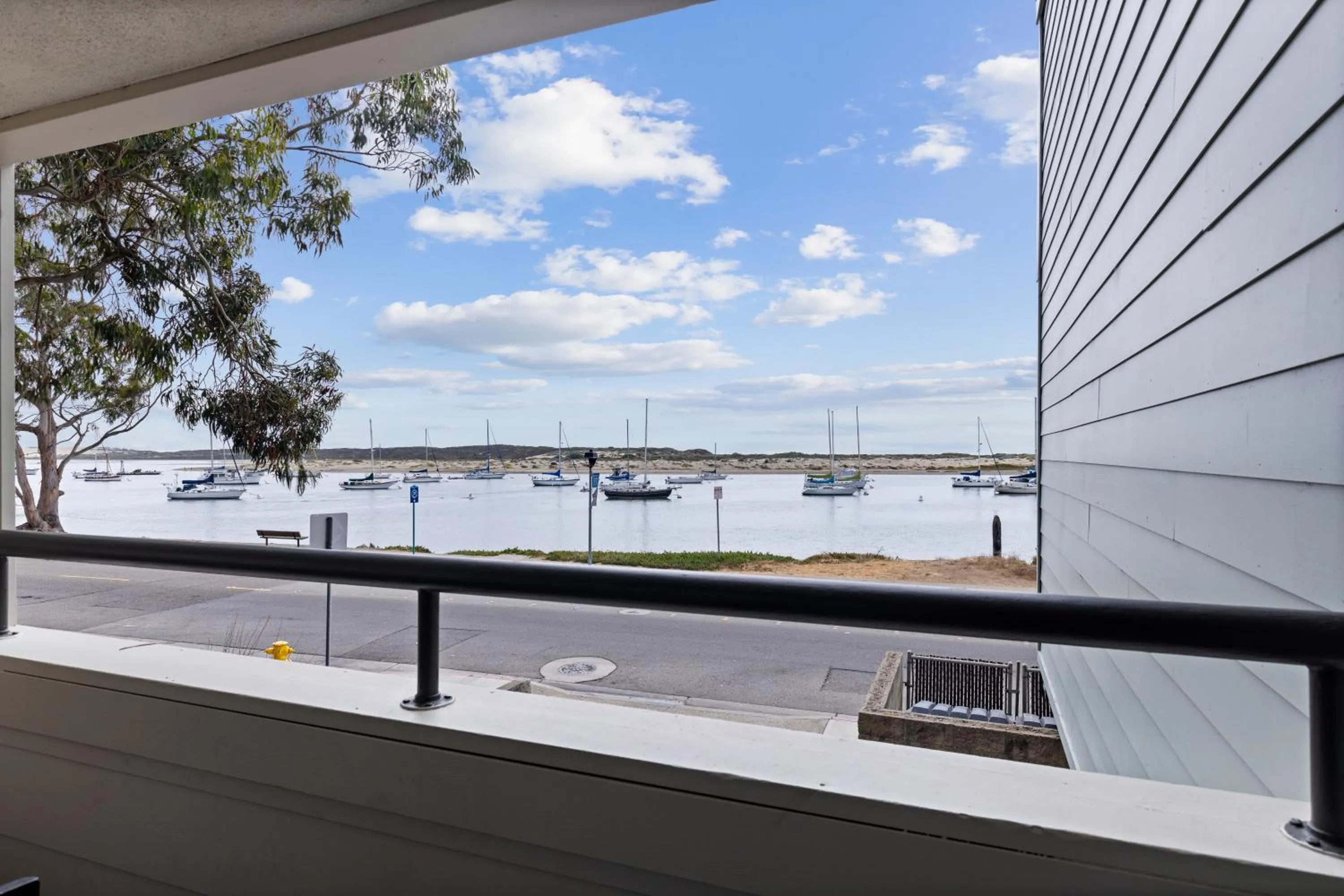 Balcony/Terrace in 456 Embarcadero Inn & Suites