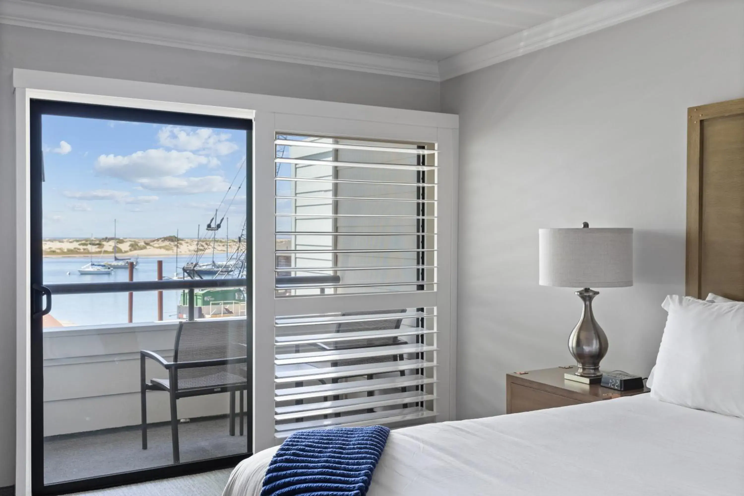 Bed in 456 Embarcadero Inn & Suites Bed in 456 Embarcadero Inn & Suites