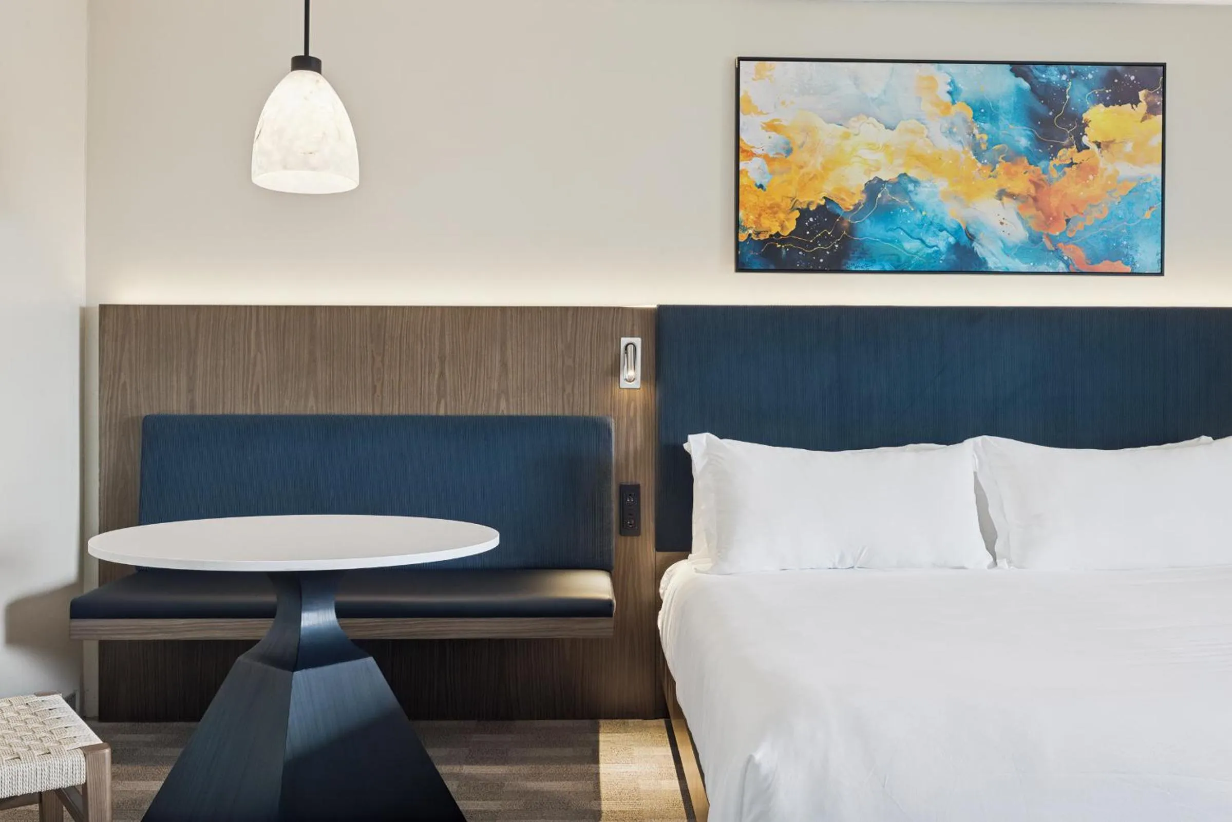 Bed in 456 Embarcadero Inn & Suites