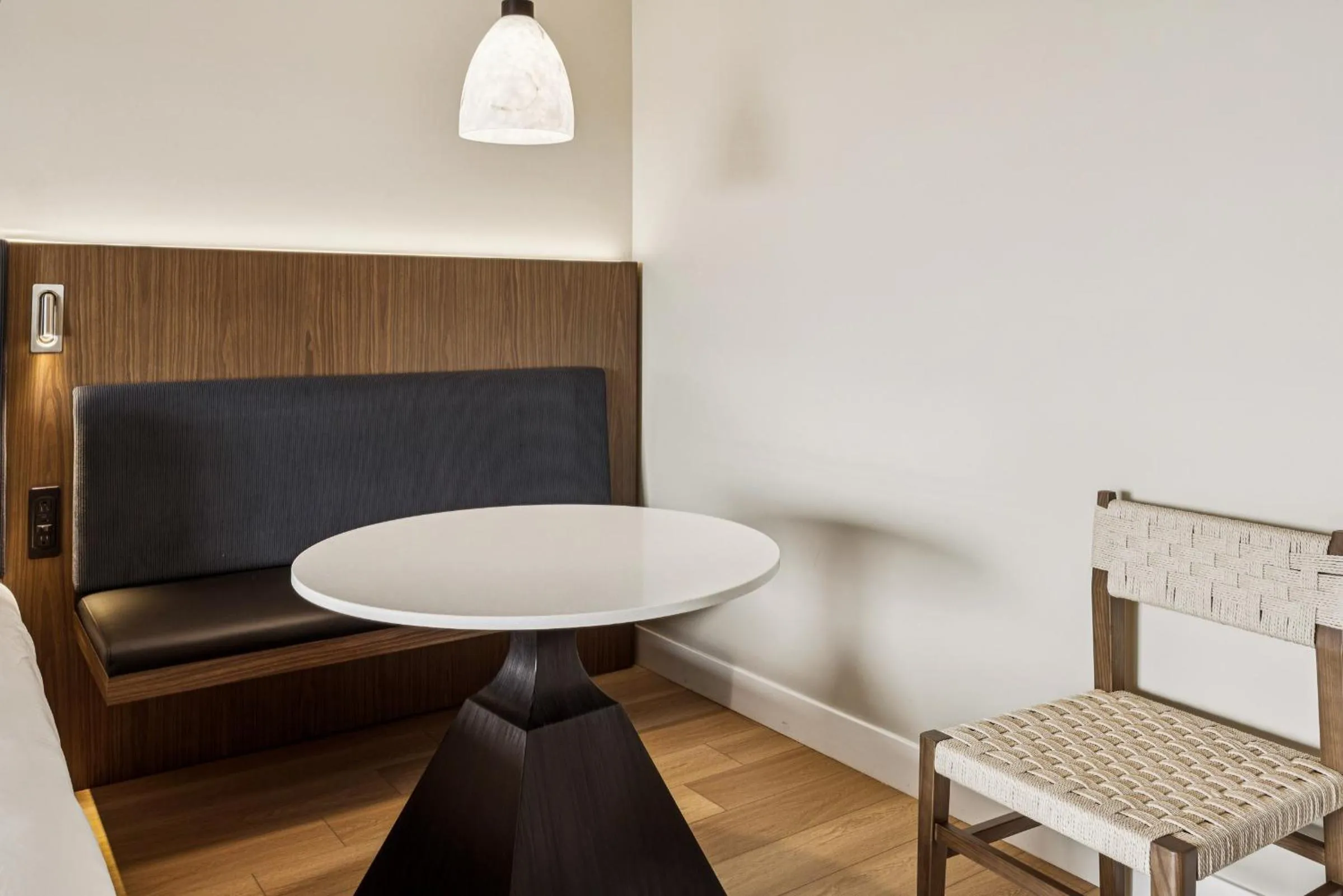 456 Embarcadero Inn & Suites