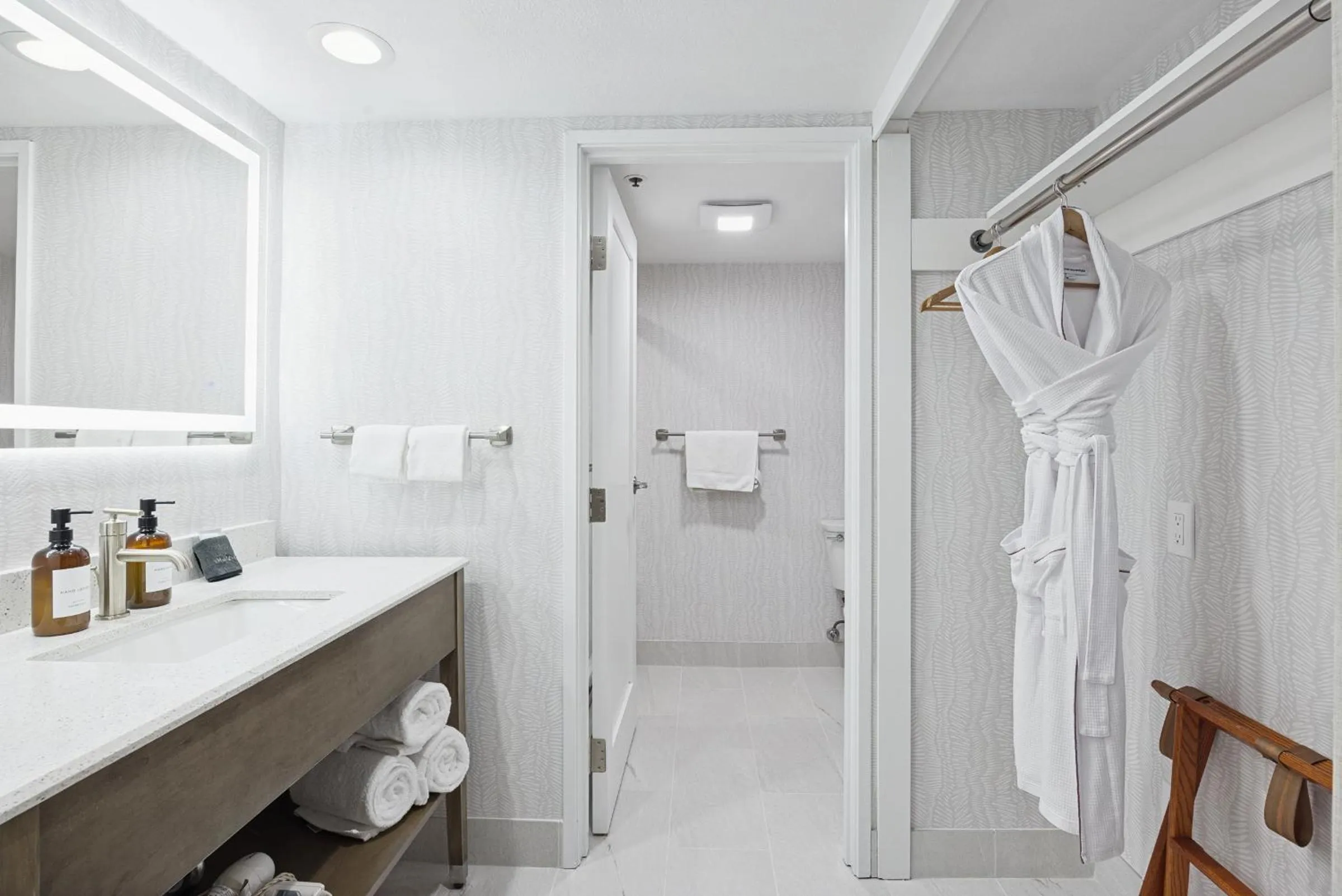 Bathroom in 456 Embarcadero Inn & Suites