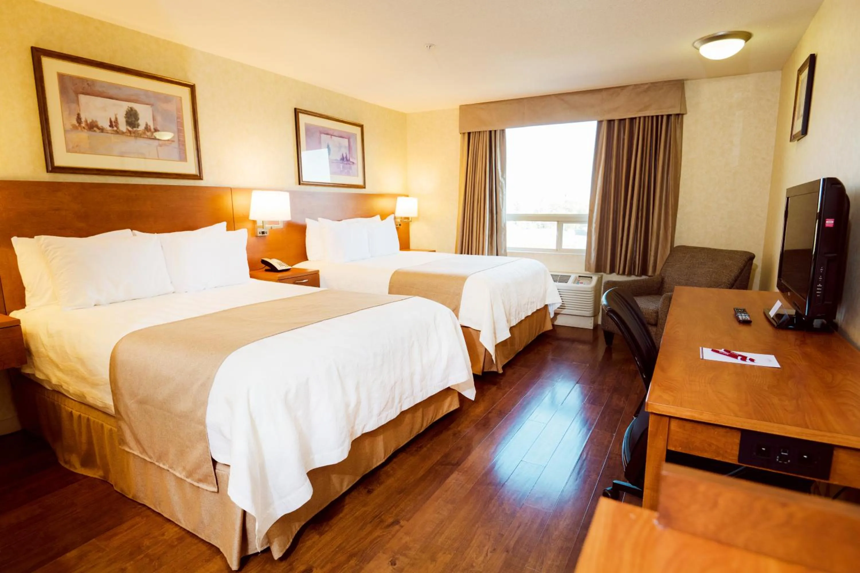 Bedroom, Bed in Rosslyn Inn & Suites