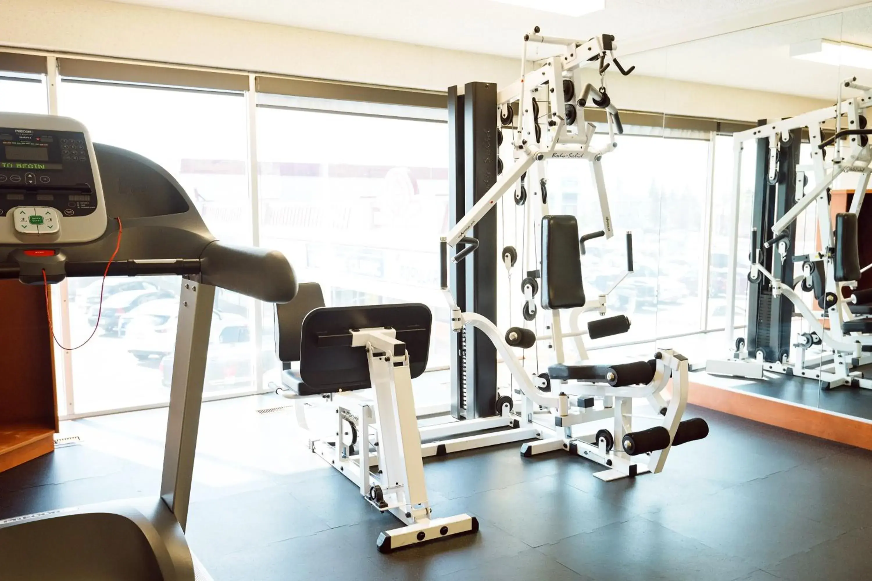Fitness centre/facilities in Rosslyn Inn & Suites Fitness centre/facilities in Rosslyn Inn & Suites