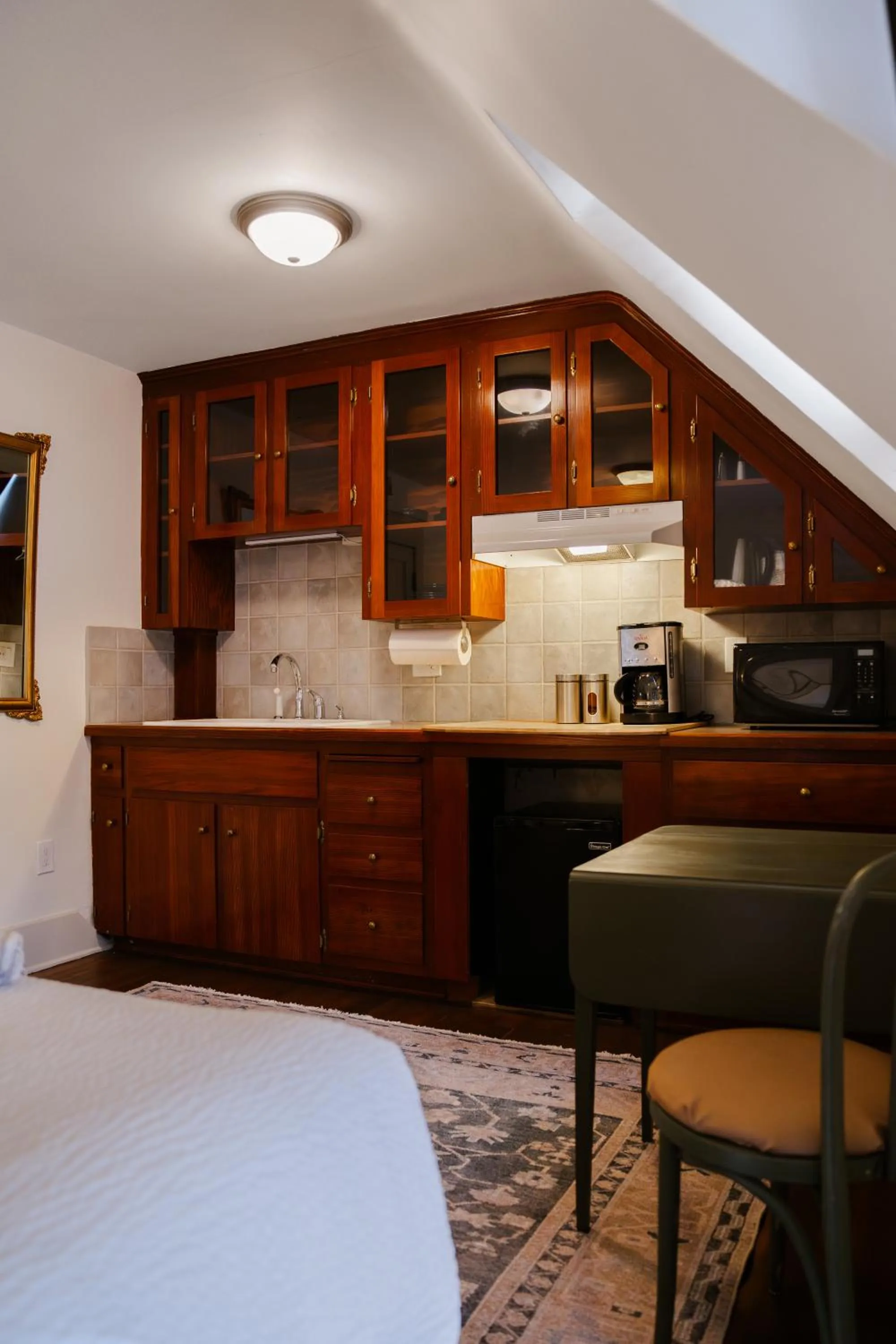 Kitchen or kitchenette, Bed in Greenbriar Inn