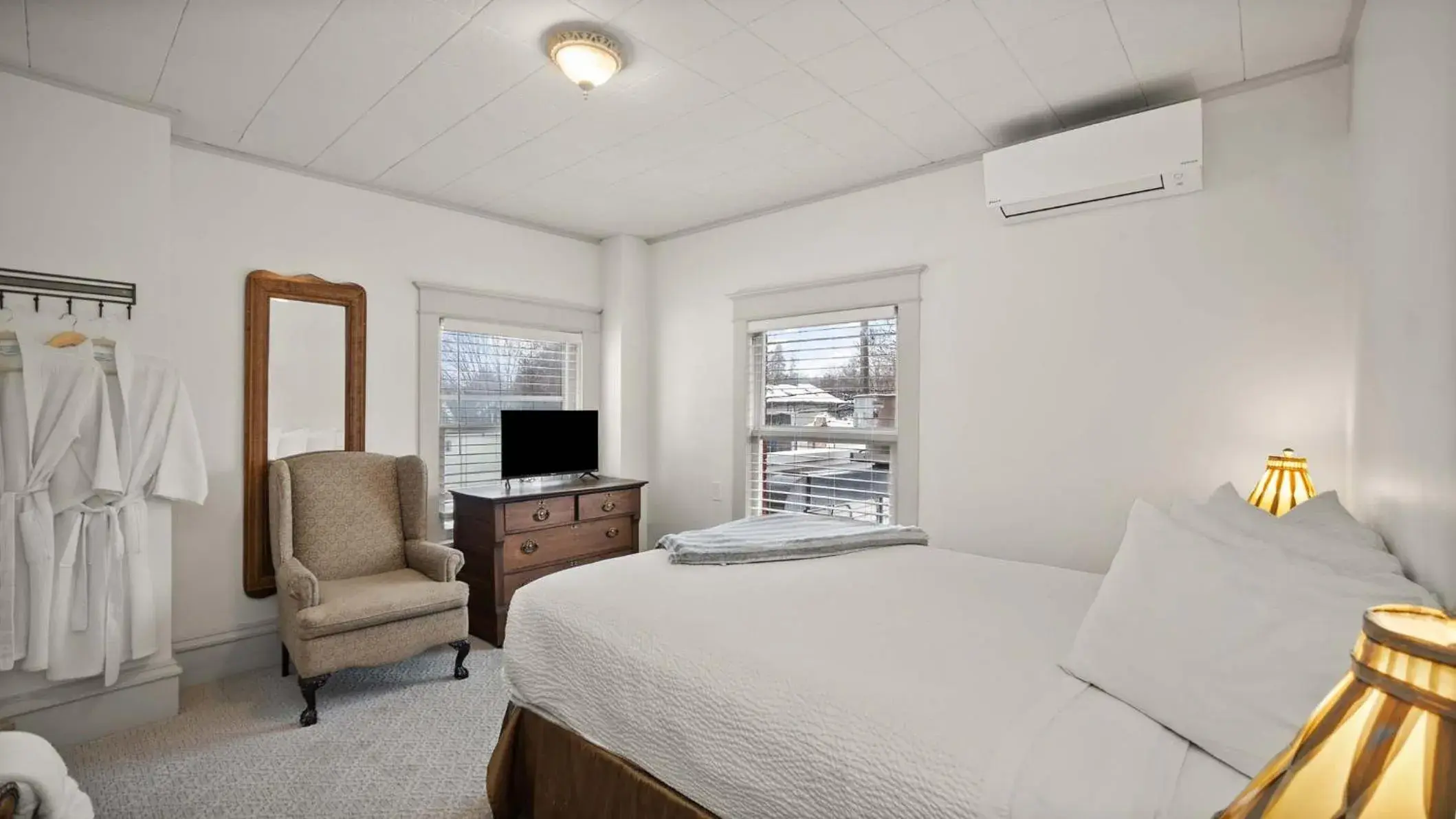 Standard Double Room in Greenbriar Inn Standard Double Room in Greenbriar Inn