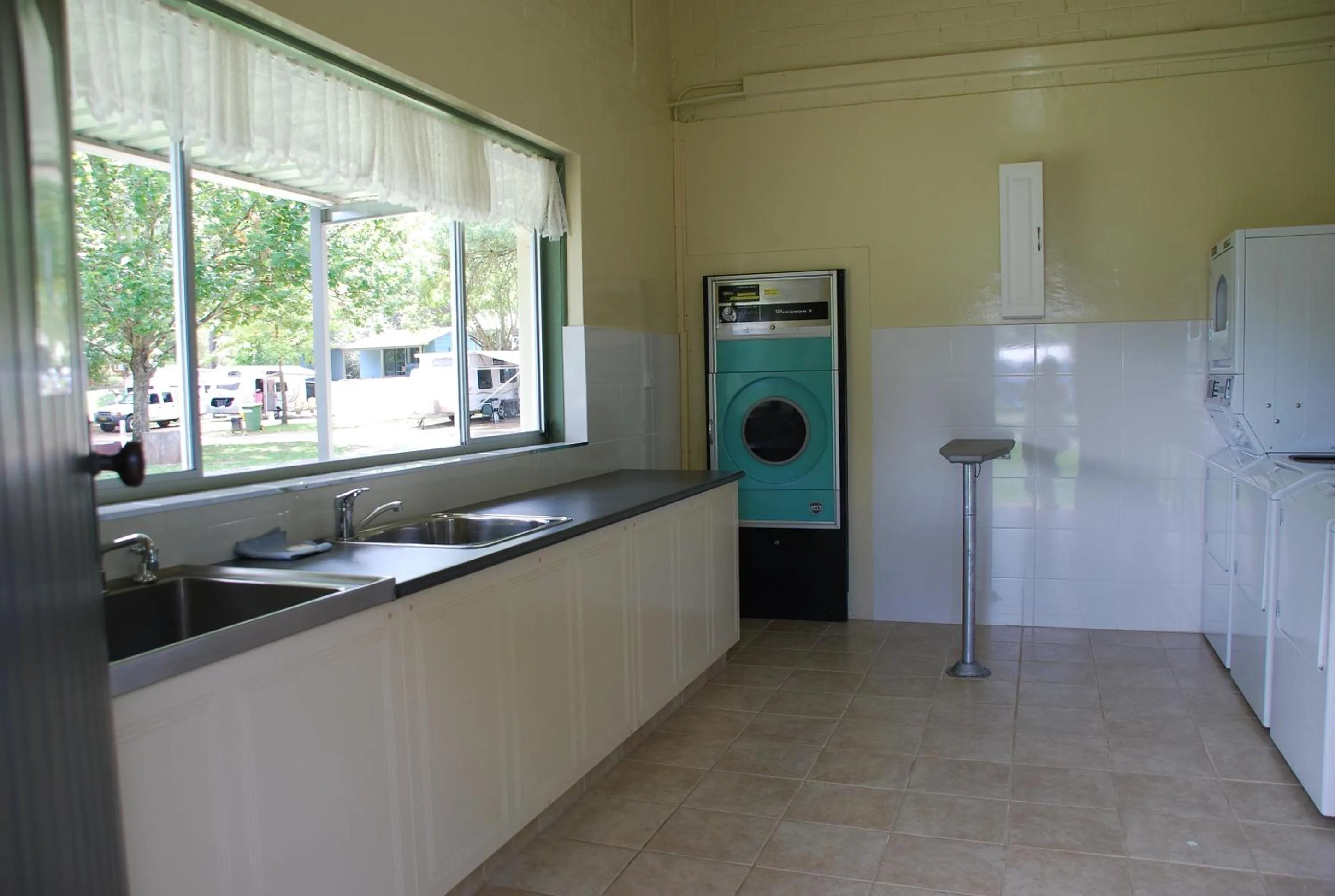Property building in Beechworth Lake Sambell Caravan Park