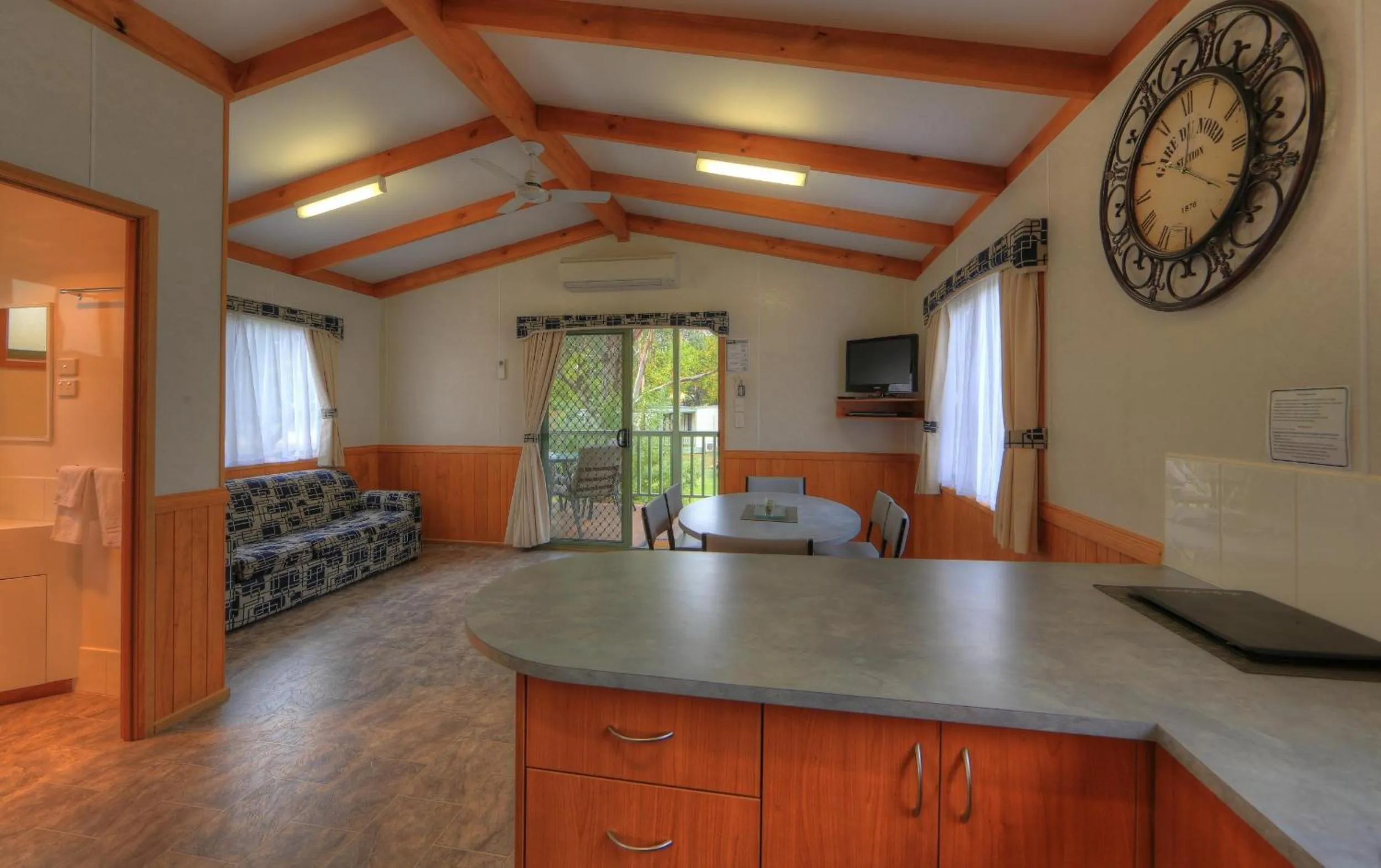 Decorative detail in Beechworth Lake Sambell Caravan Park