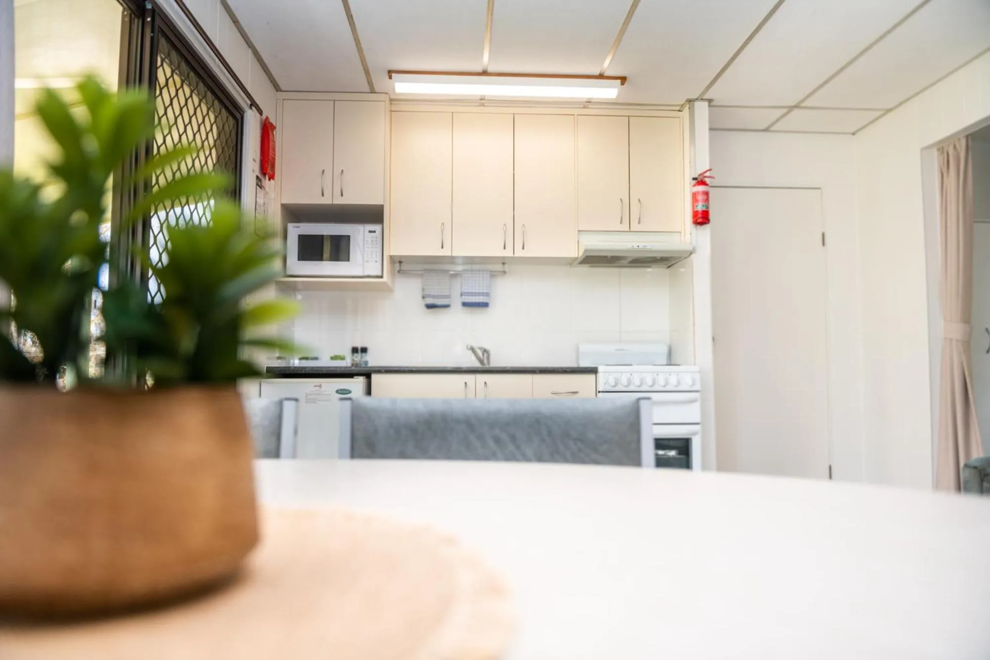 Kitchen or kitchenette in Beechworth Lake Sambell Caravan Park