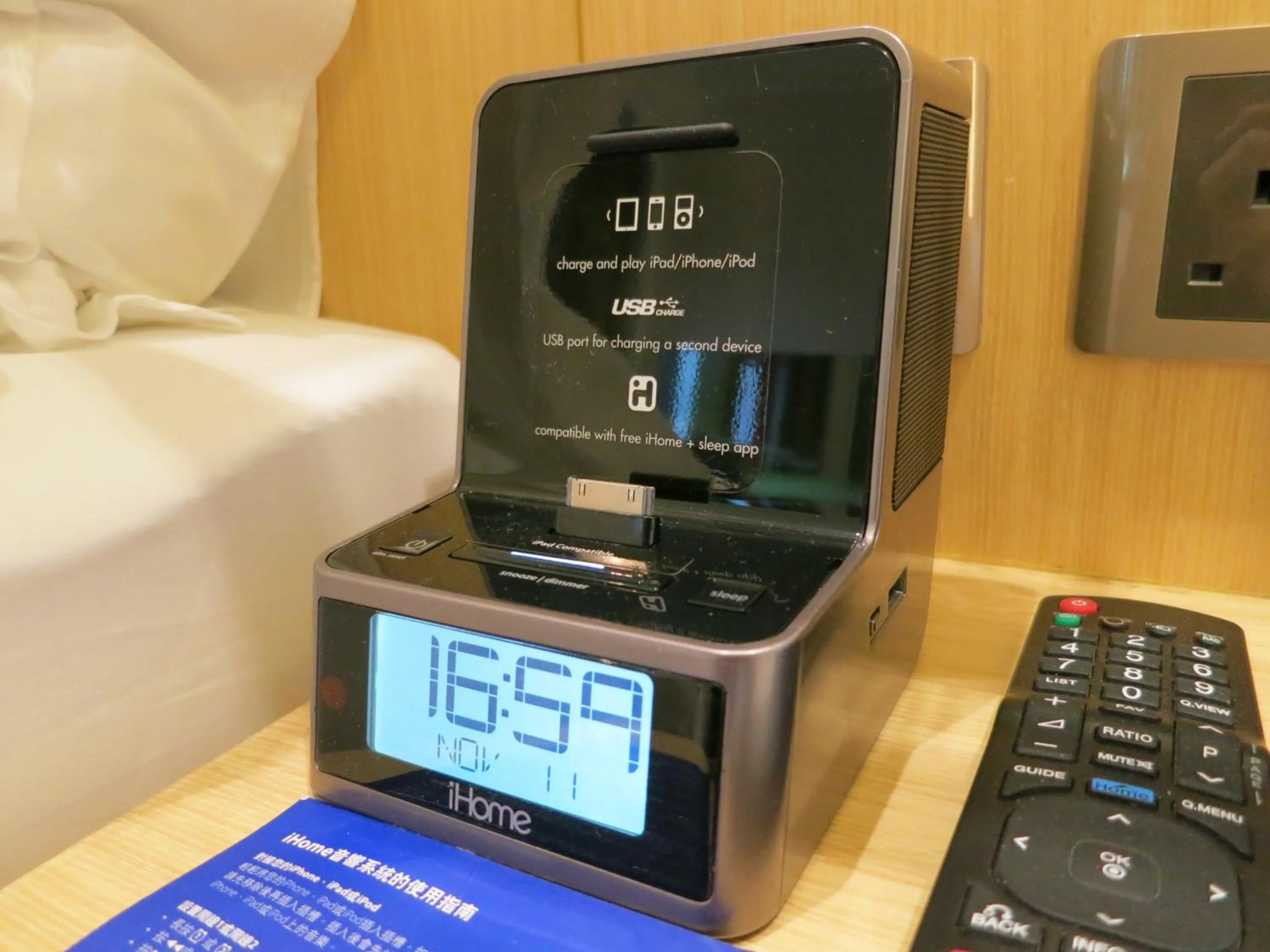 Bedroom in Holiday Inn Express Hong Kong Kowloon East, an IHG Hotel