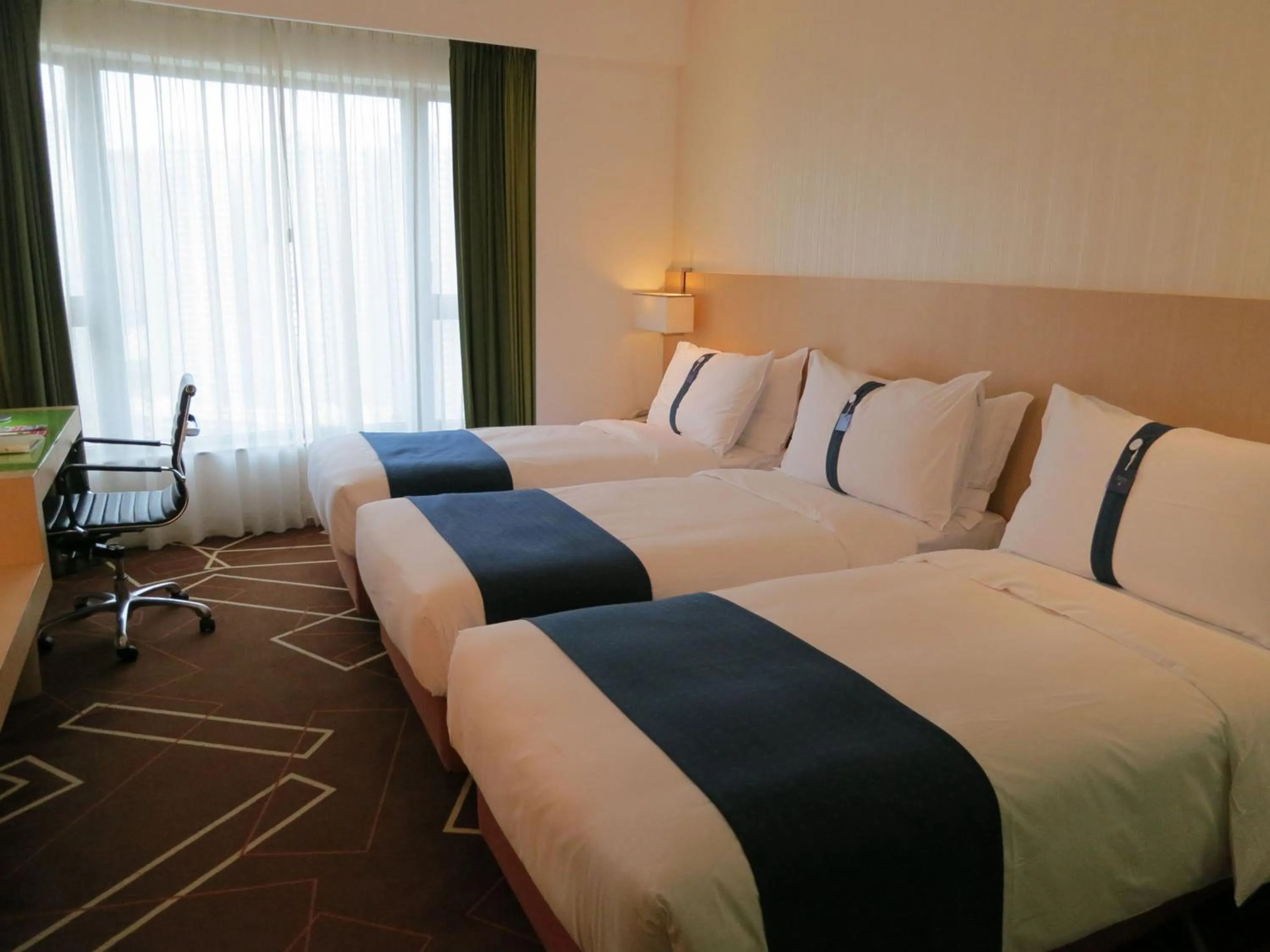 Photo of the whole room in Holiday Inn Express Hong Kong Kowloon East, an IHG Hotel