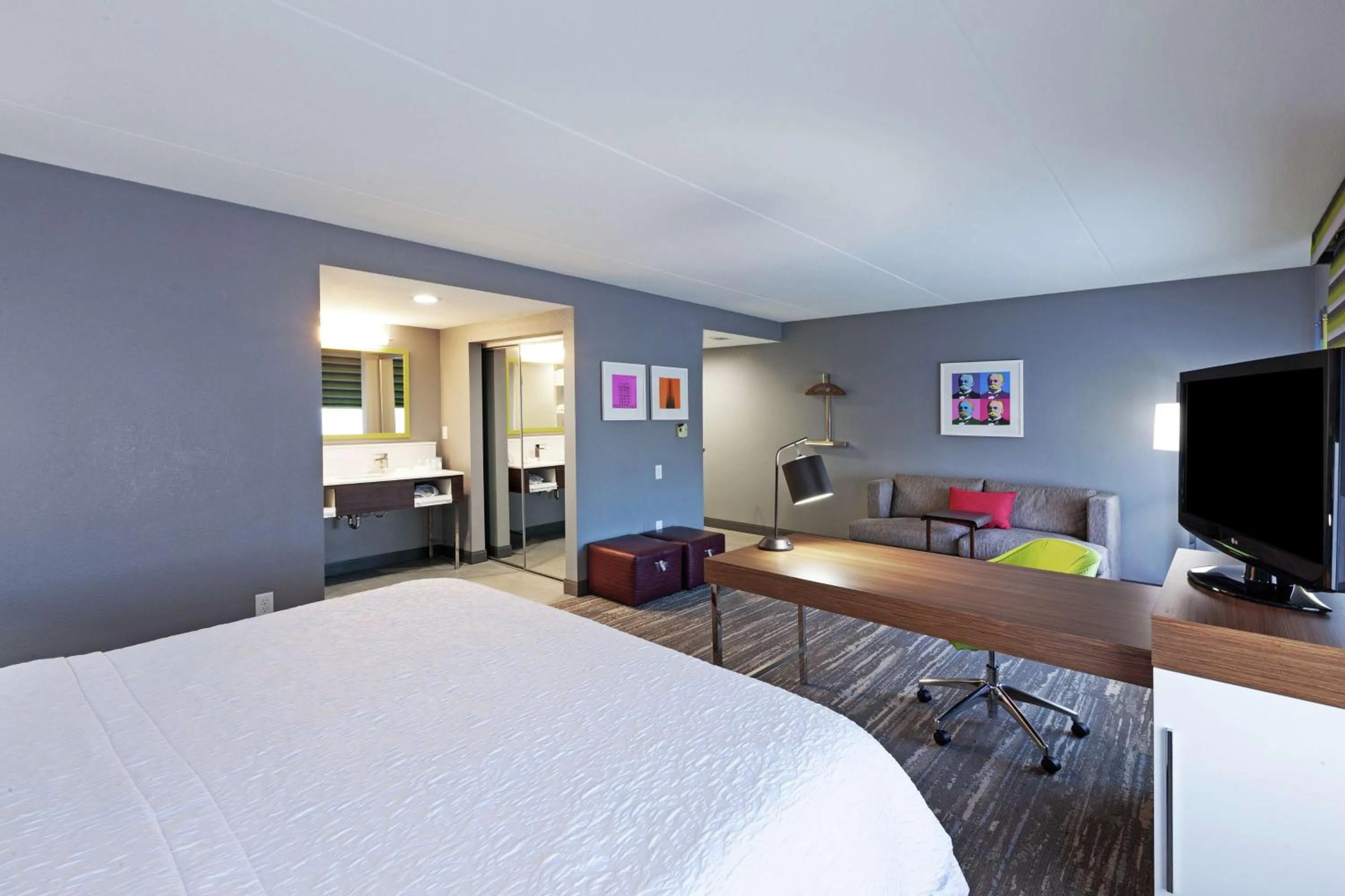 Bedroom, Bed in Hampton Inn & Suites Houston-Bush Intercontinental Airport