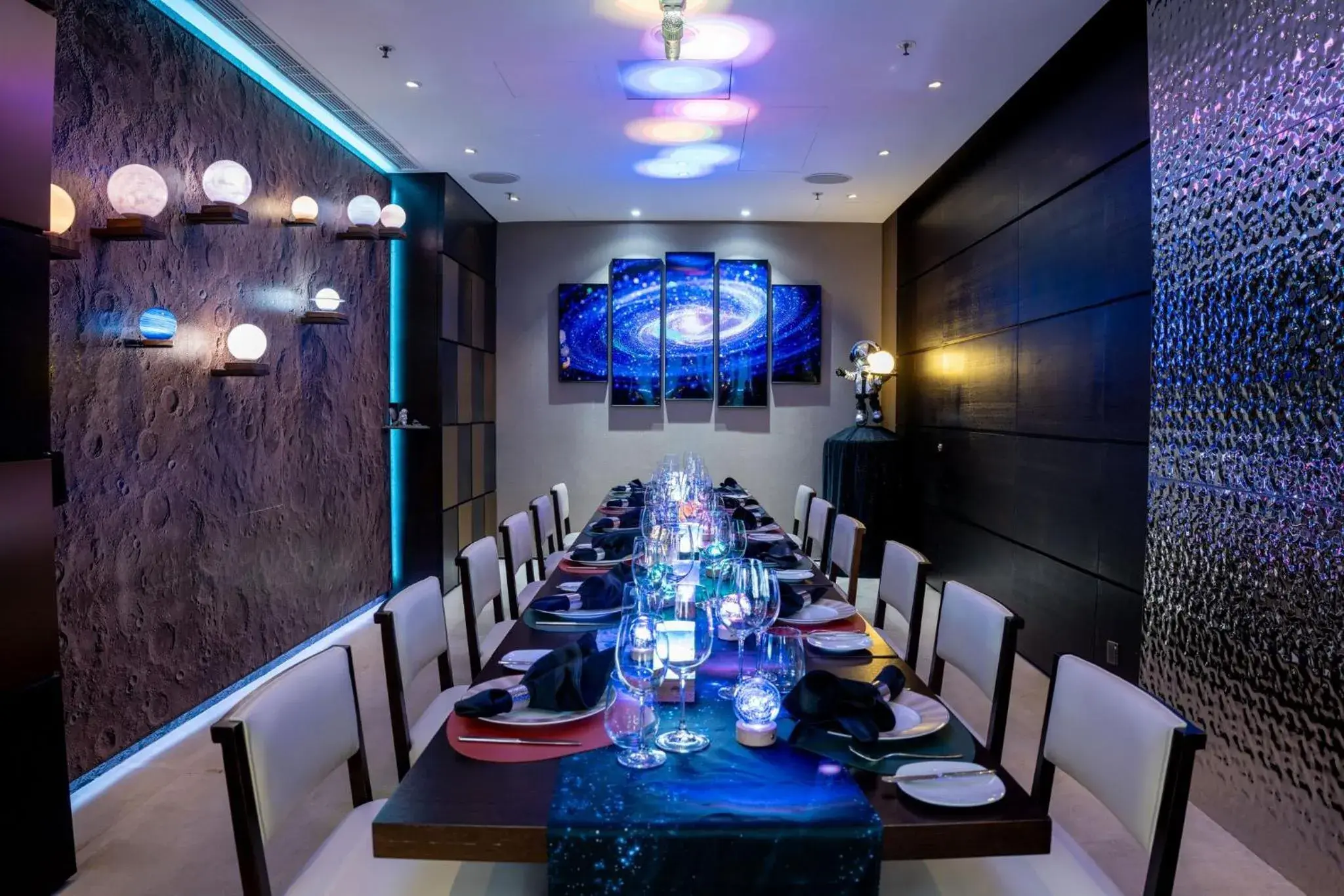 Restaurant/places to eat in Crowne Plaza Hong Kong Kowloon East by IHG Restaurant/places to eat in Crowne Plaza Hong Kong Kowloon East by IHG