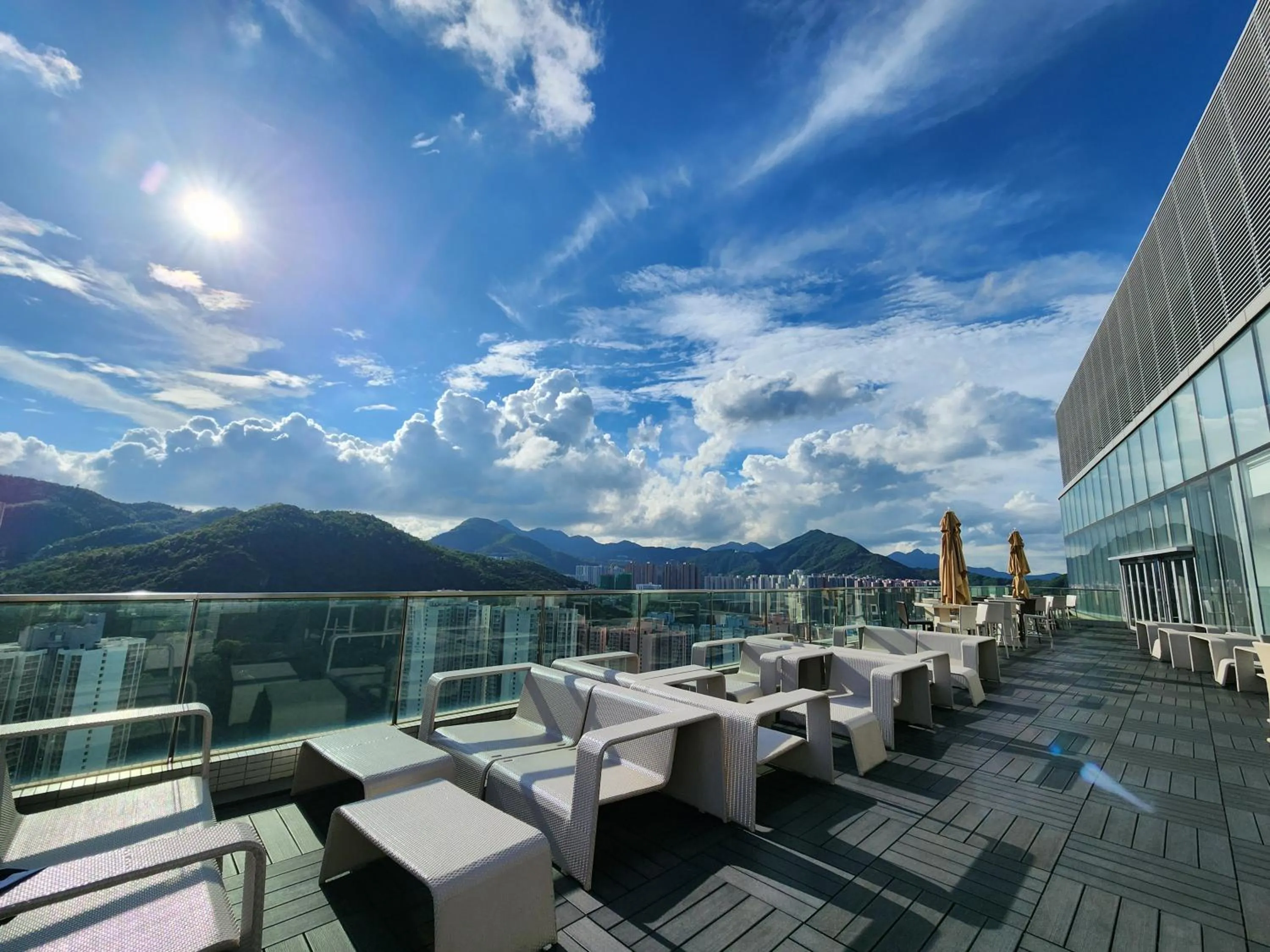 Lounge or bar in Crowne Plaza Hong Kong Kowloon East by IHG