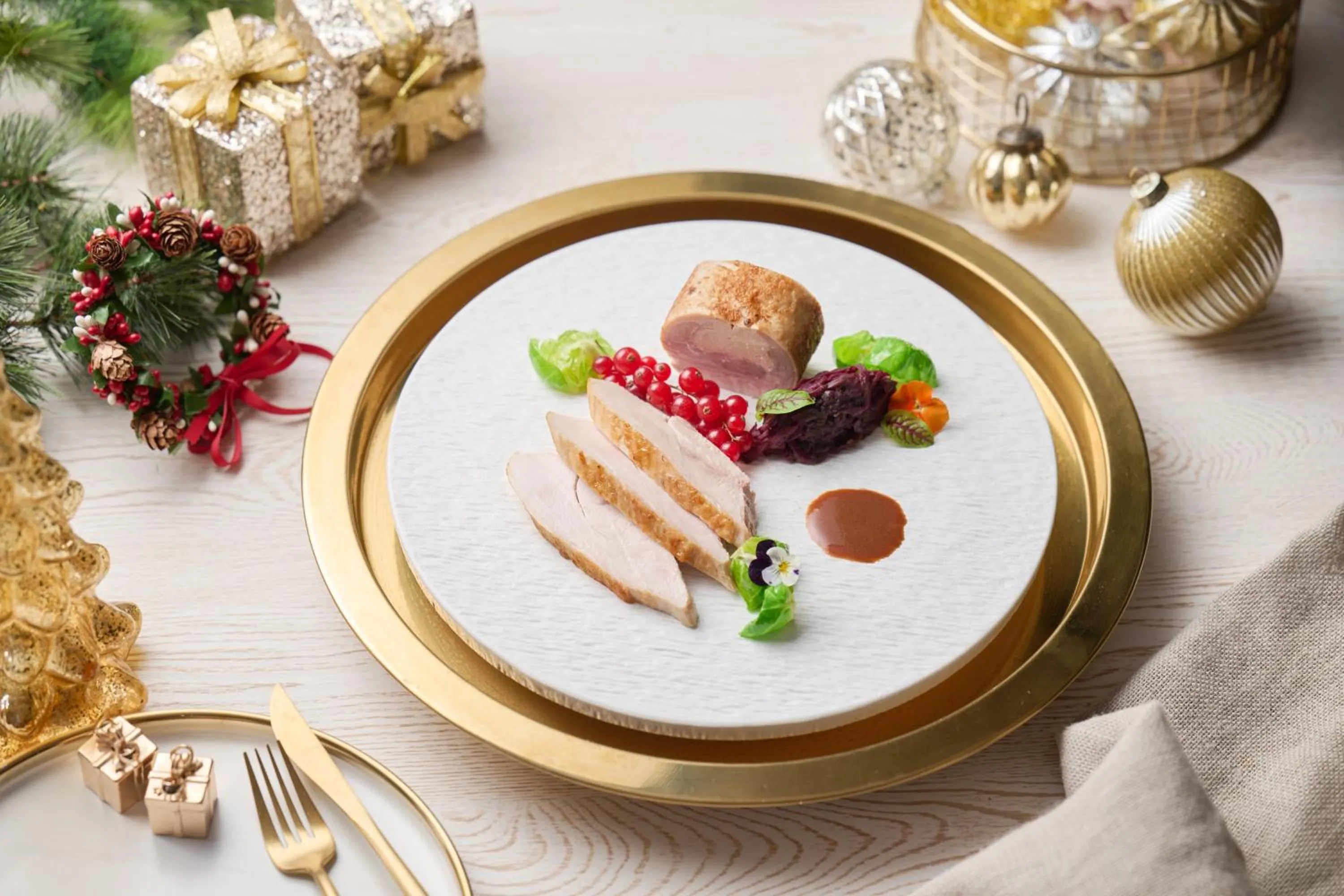 Restaurant/places to eat in Crowne Plaza Hong Kong Kowloon East by IHG