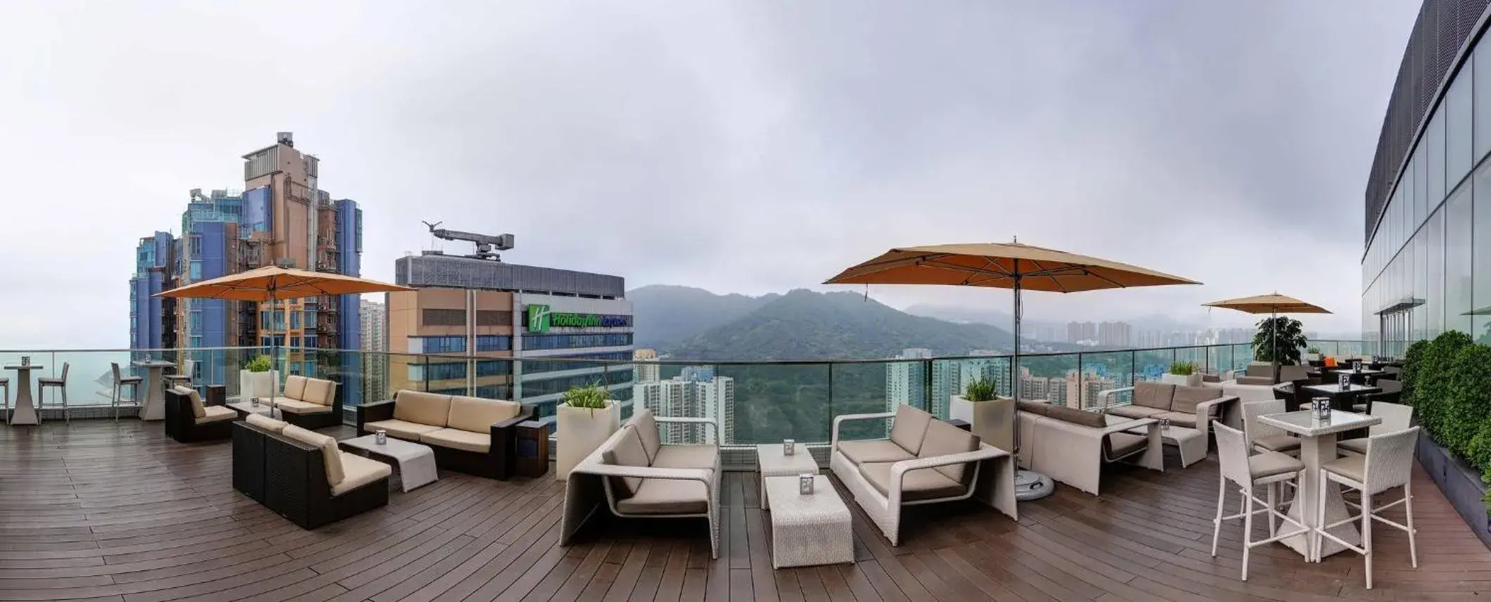 Lounge or bar in Crowne Plaza Hong Kong Kowloon East by IHG Lounge or bar in Crowne Plaza Hong Kong Kowloon East by IHG