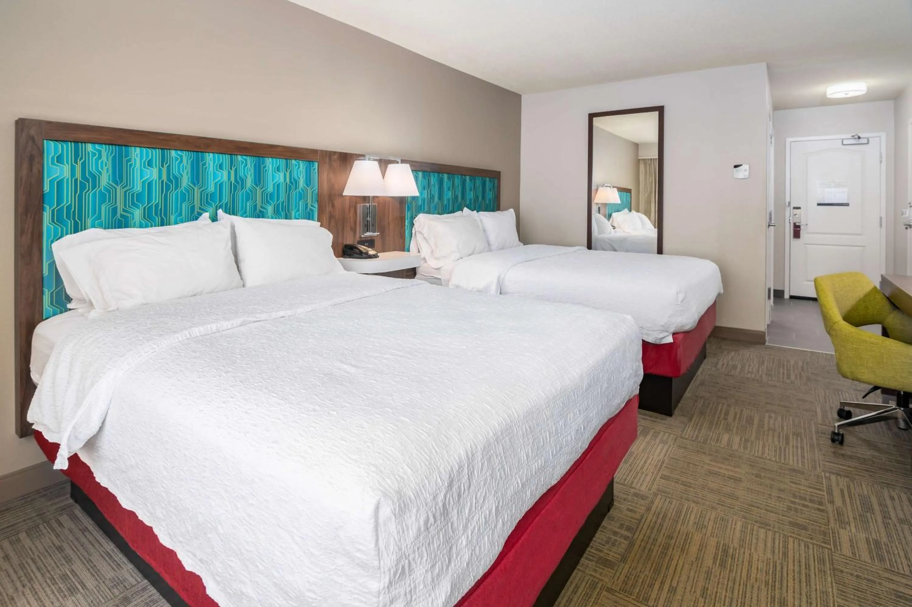 Bed in Hampton Inn & Suites Hartford-Manchester