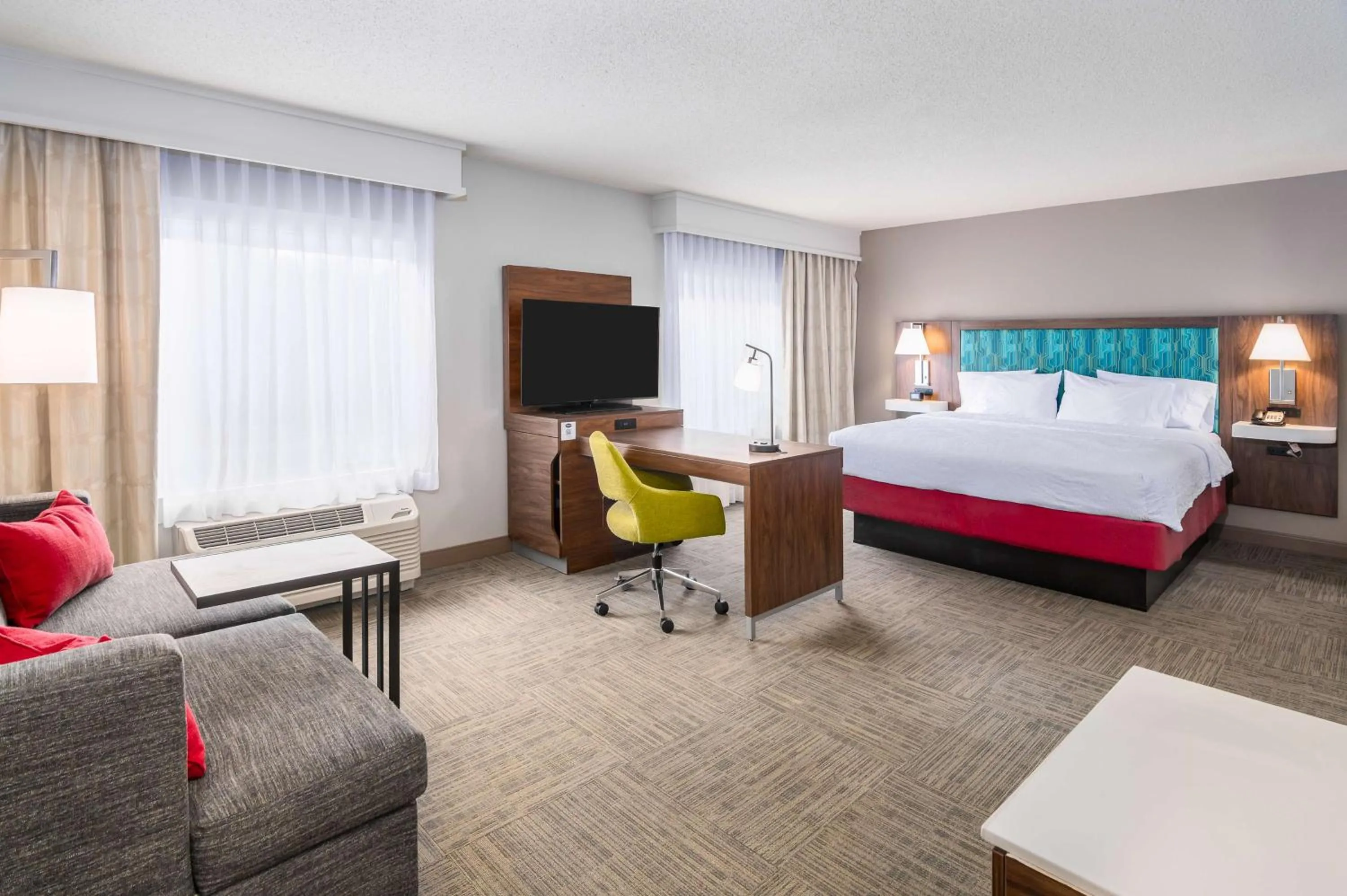 Bedroom, Bed in Hampton Inn & Suites Hartford-Manchester