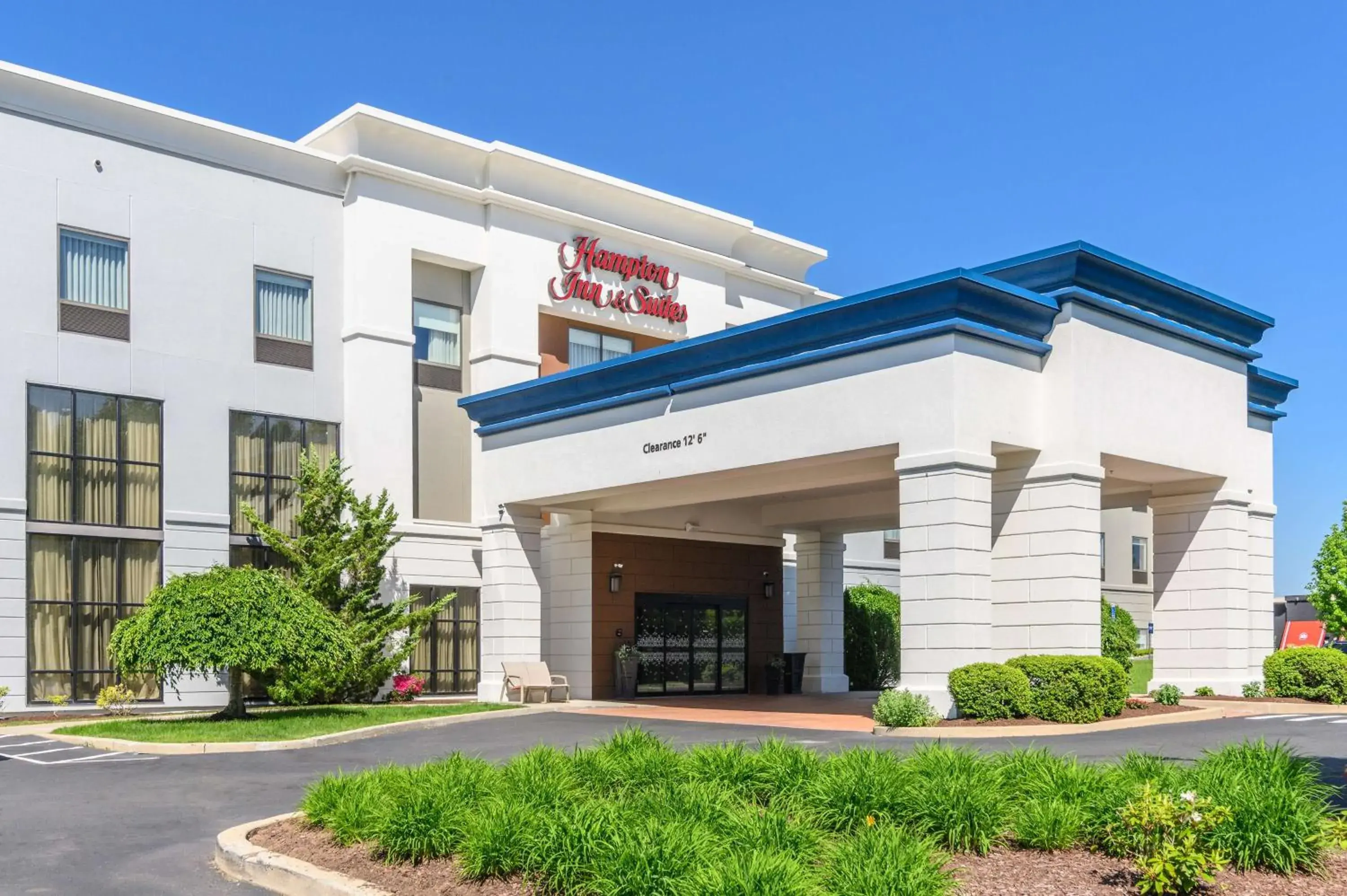 Property building in Hampton Inn & Suites Hartford-Manchester Property building in Hampton Inn & Suites Hartford-Manchester