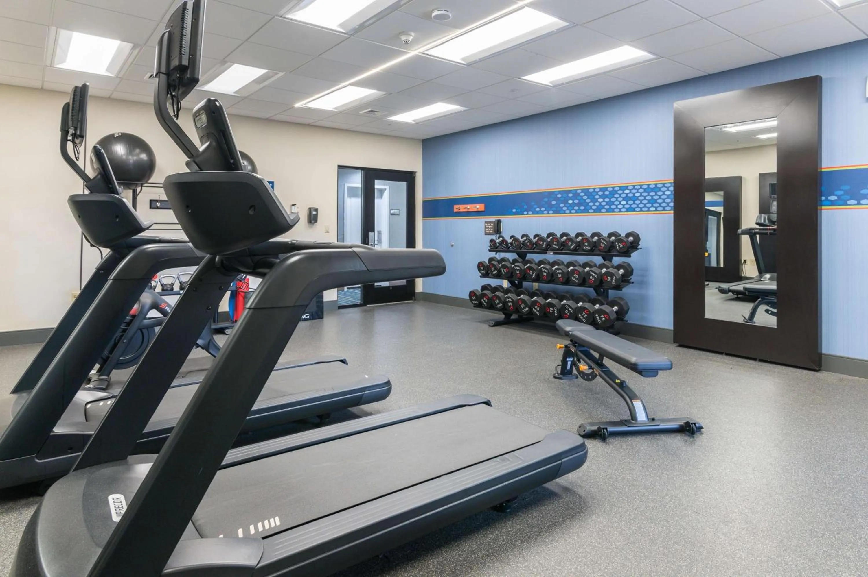 Fitness centre/facilities in Hampton Inn & Suites Hartford-Manchester