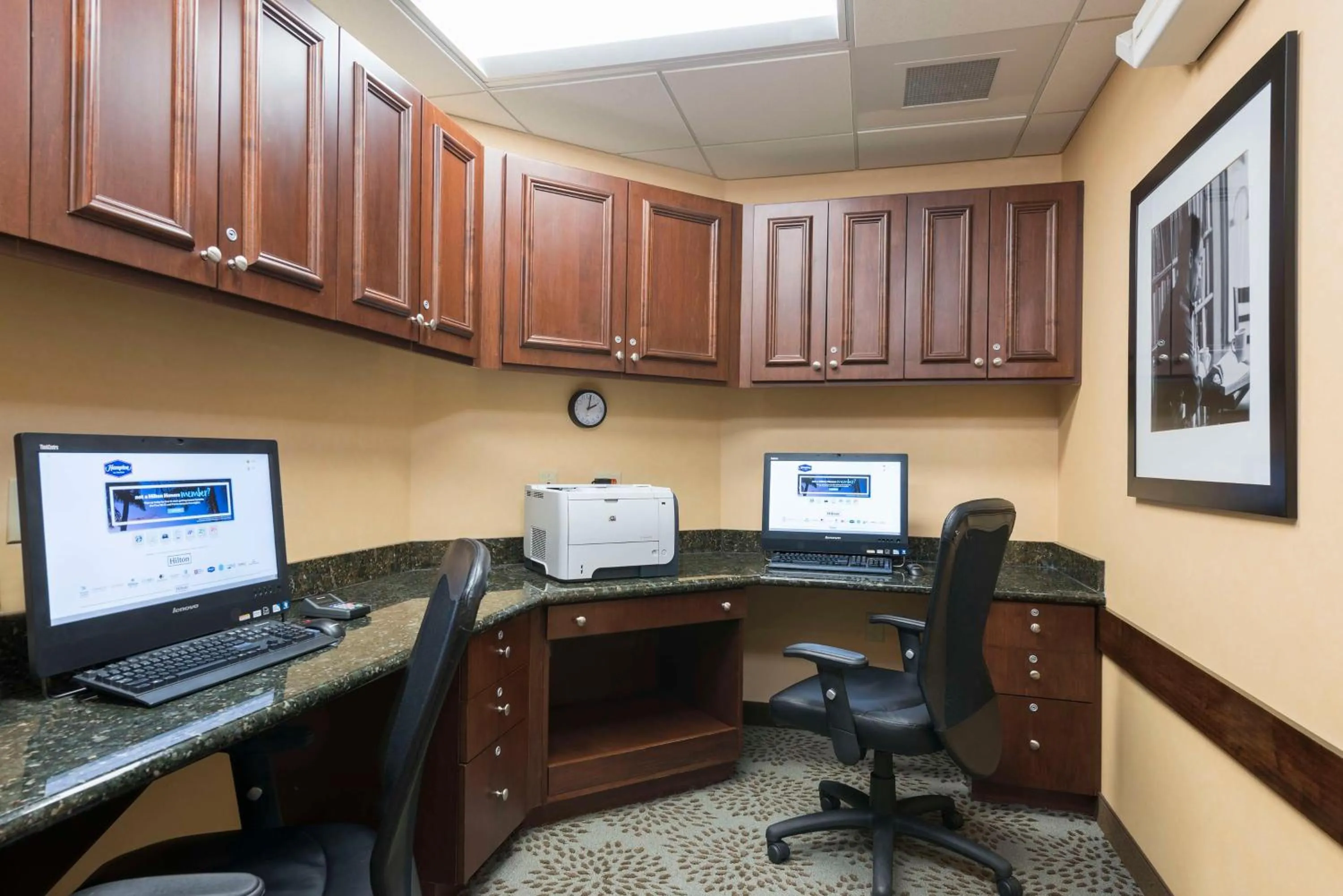 Business facilities in Hampton Inn & Suites Hartford-Manchester