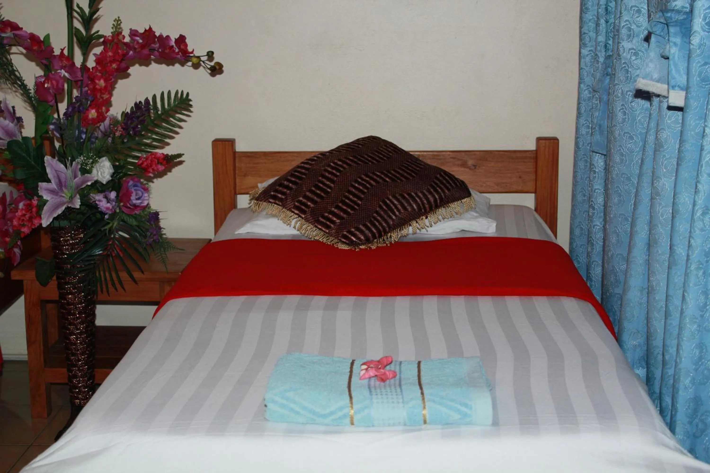 Bed in Pacific Paradise Motel