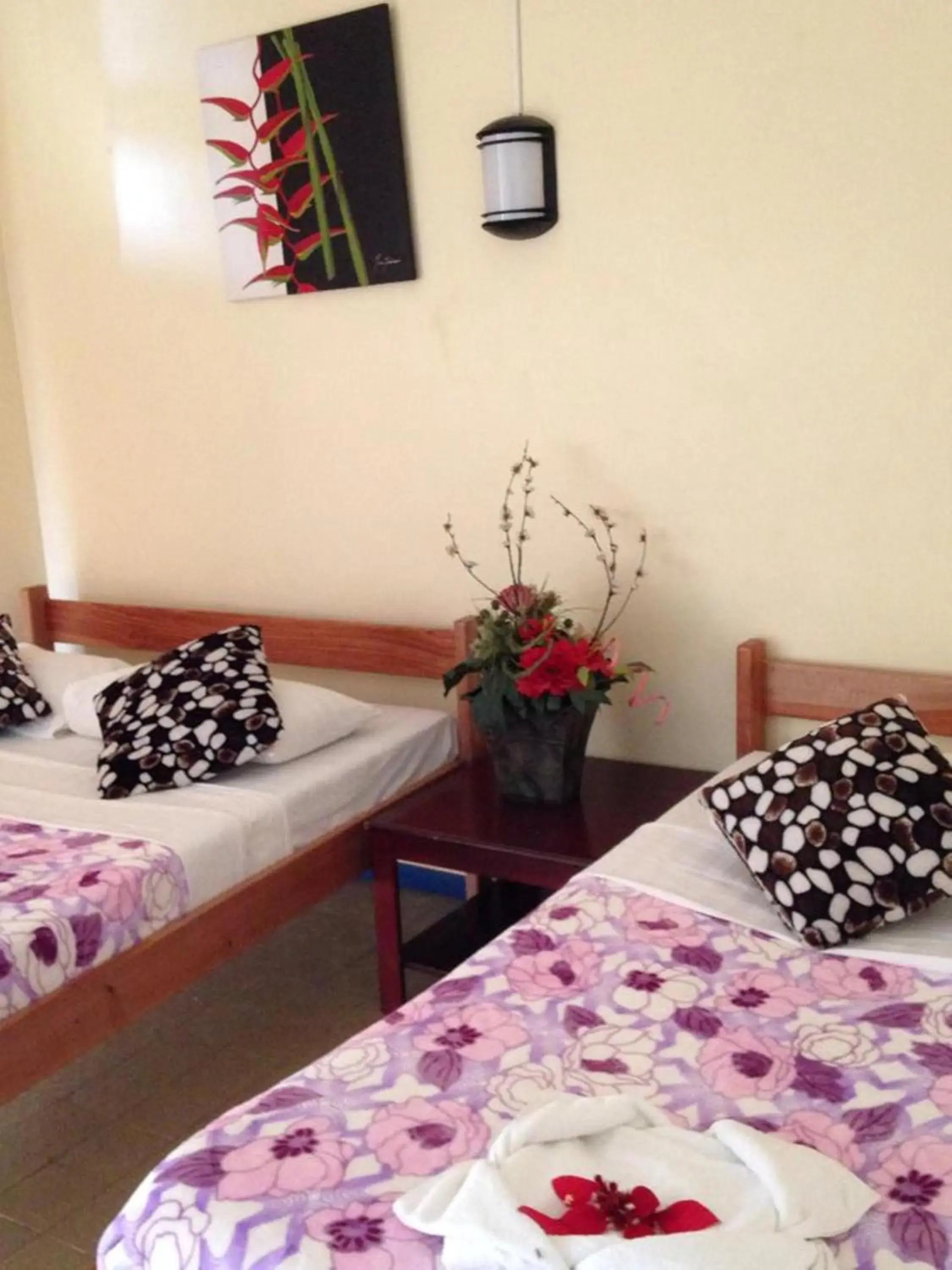 Bed in Pacific Paradise Motel Bed in Pacific Paradise Motel