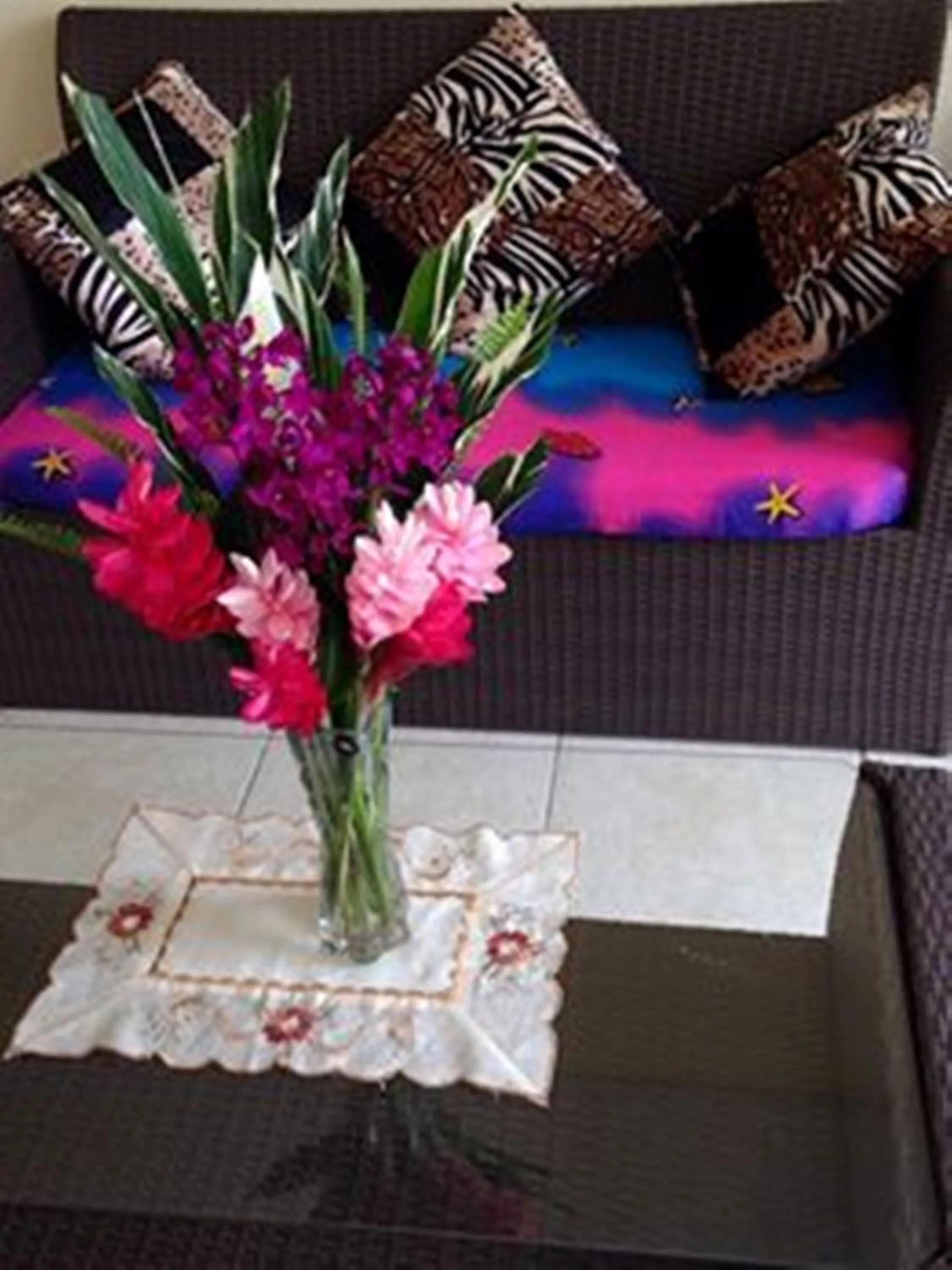 Decorative detail in Pacific Paradise Motel