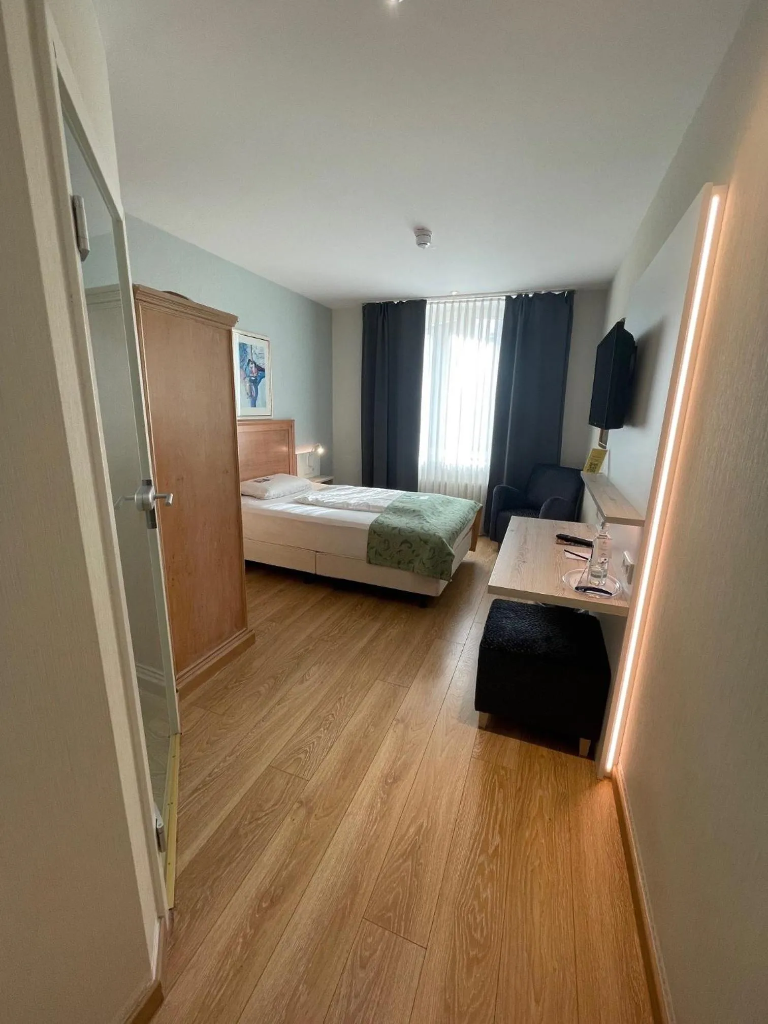 Photo of the whole room, Bed in Hotel Am Mühlenteich