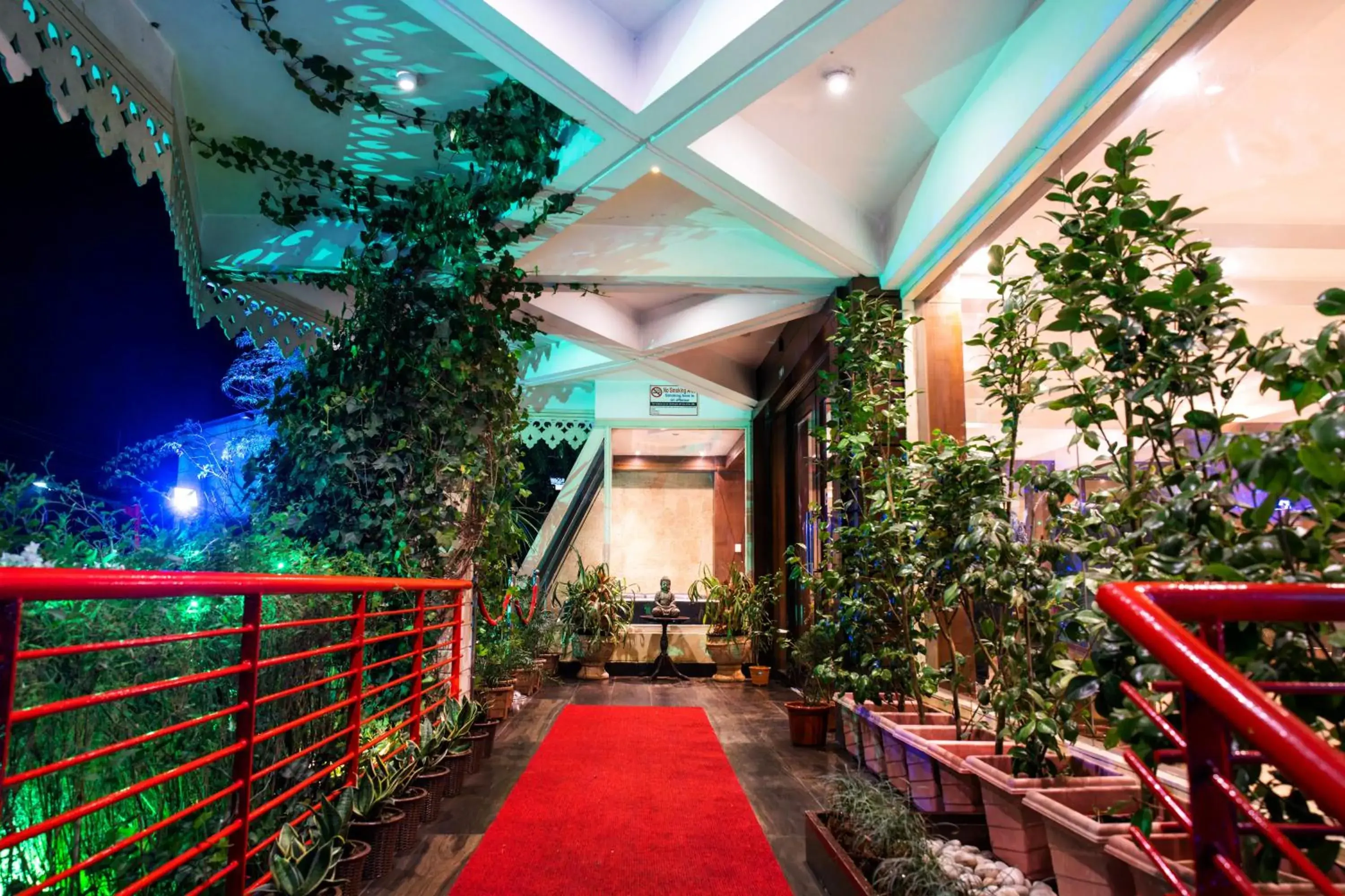 Facade/entrance in Hotel Viceroy Facade/entrance in Hotel Viceroy