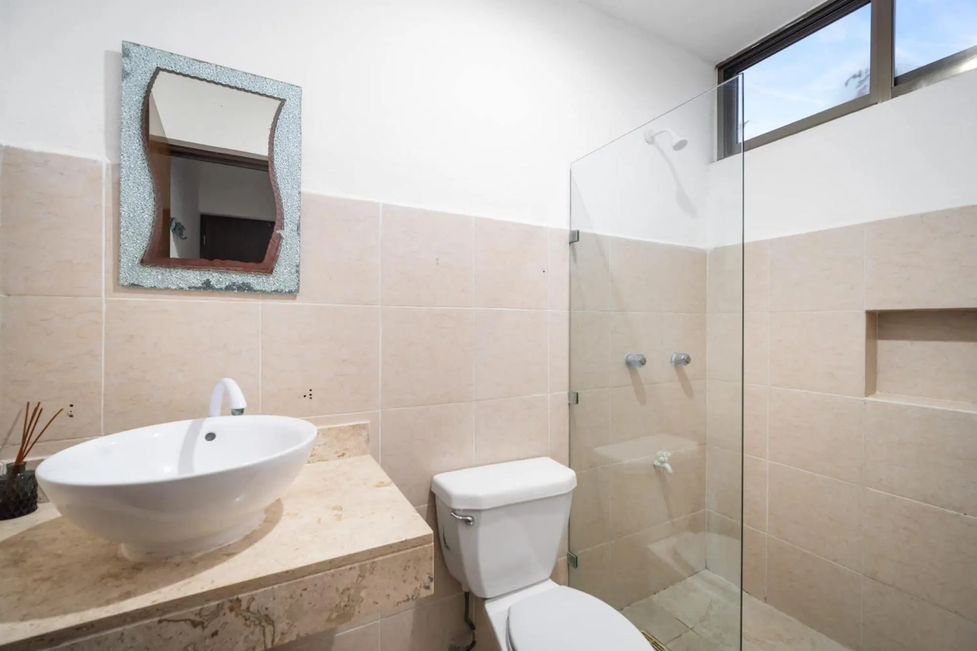 San Bruno TROPICAL Villa With POOL