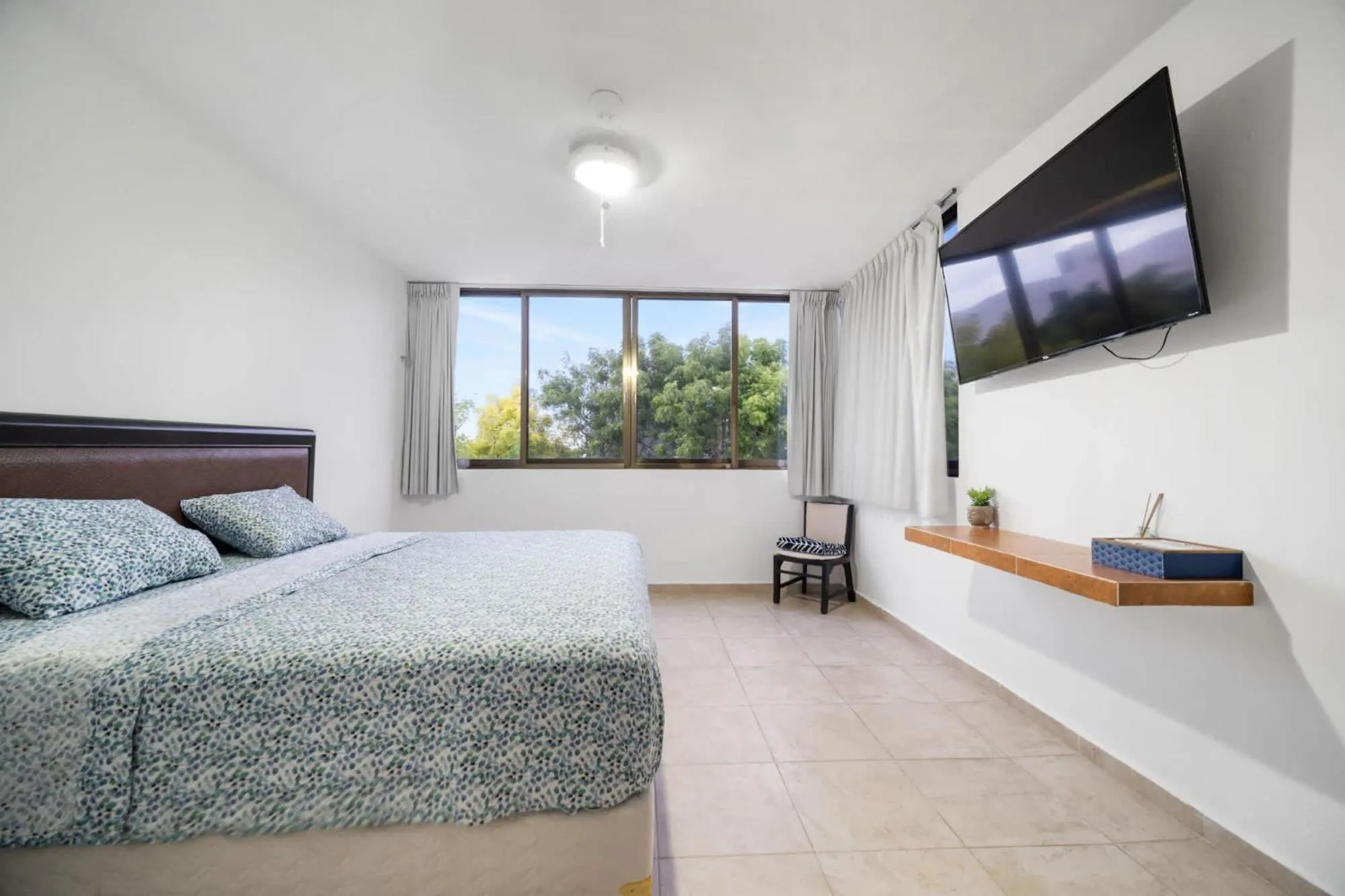 Bed in San Bruno TROPICAL Villa With POOL