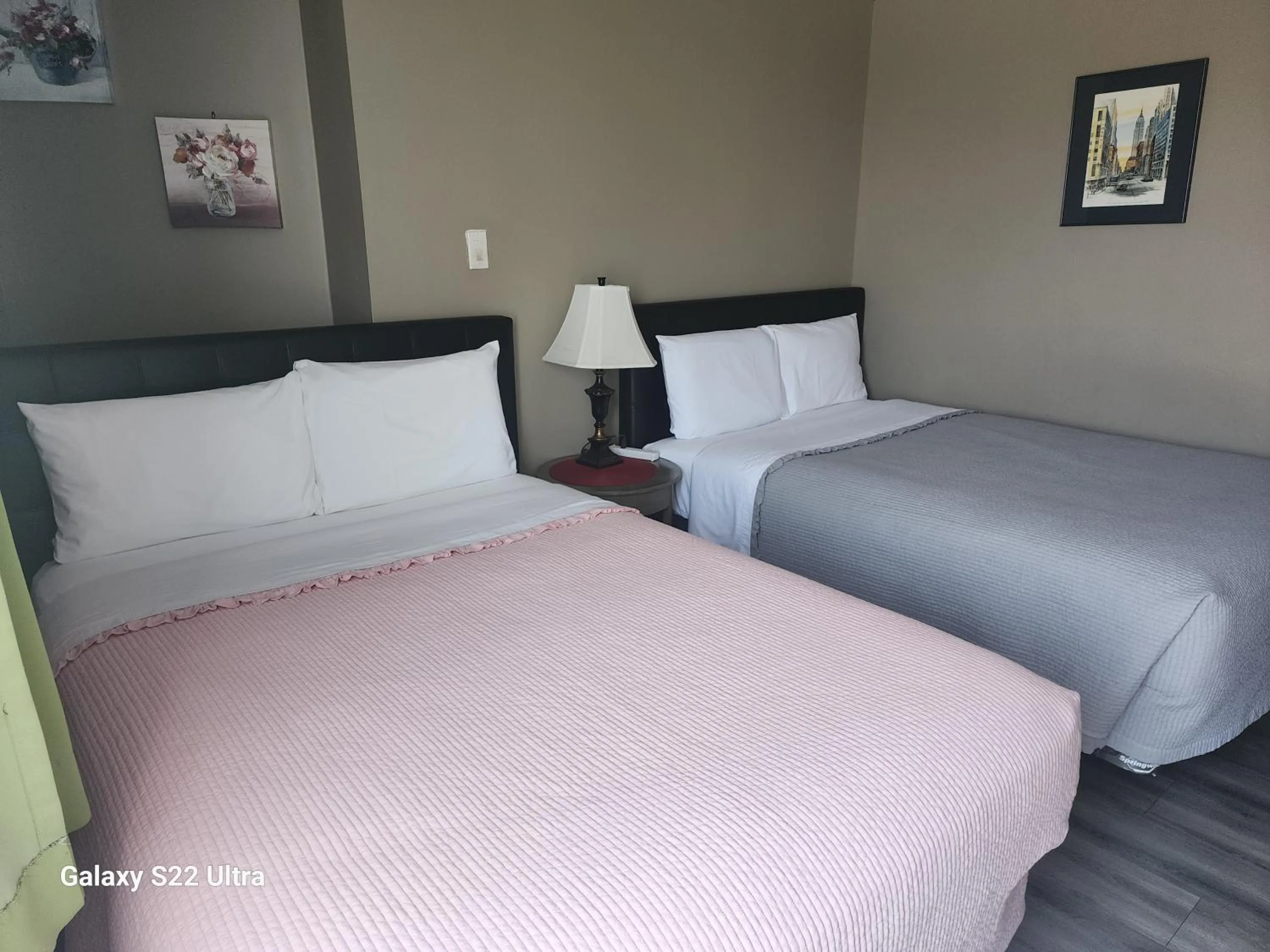 Bed in Nipigon Travelers Motel