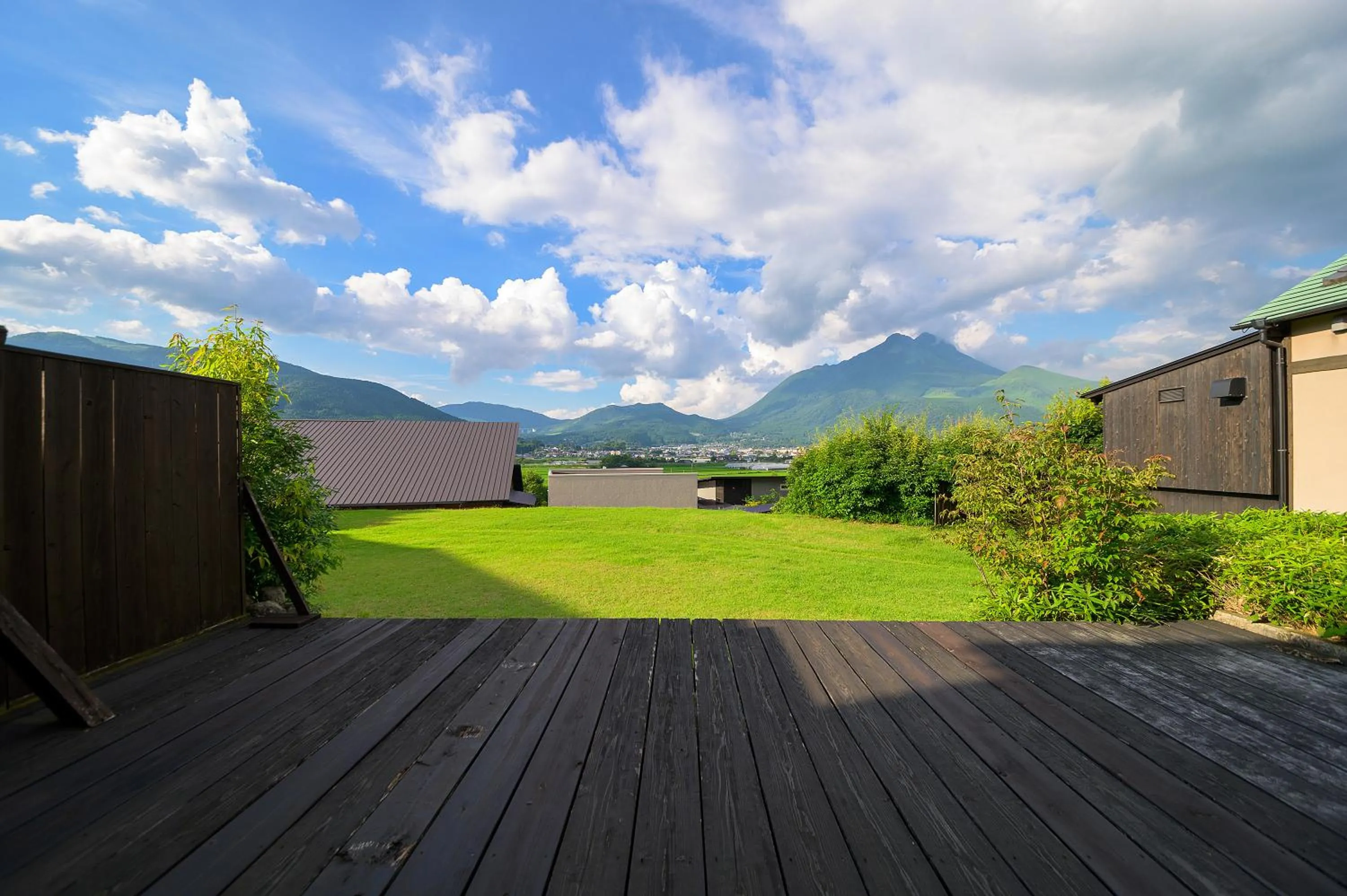 Mountain view in Yufuin Onsen Toshoan