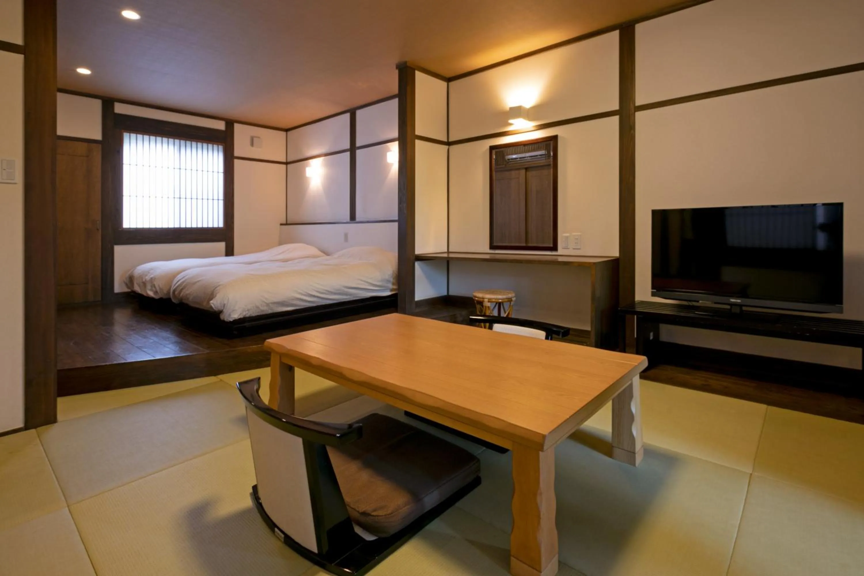 TV and multimedia, Bed in Yufuin Onsen Toshoan