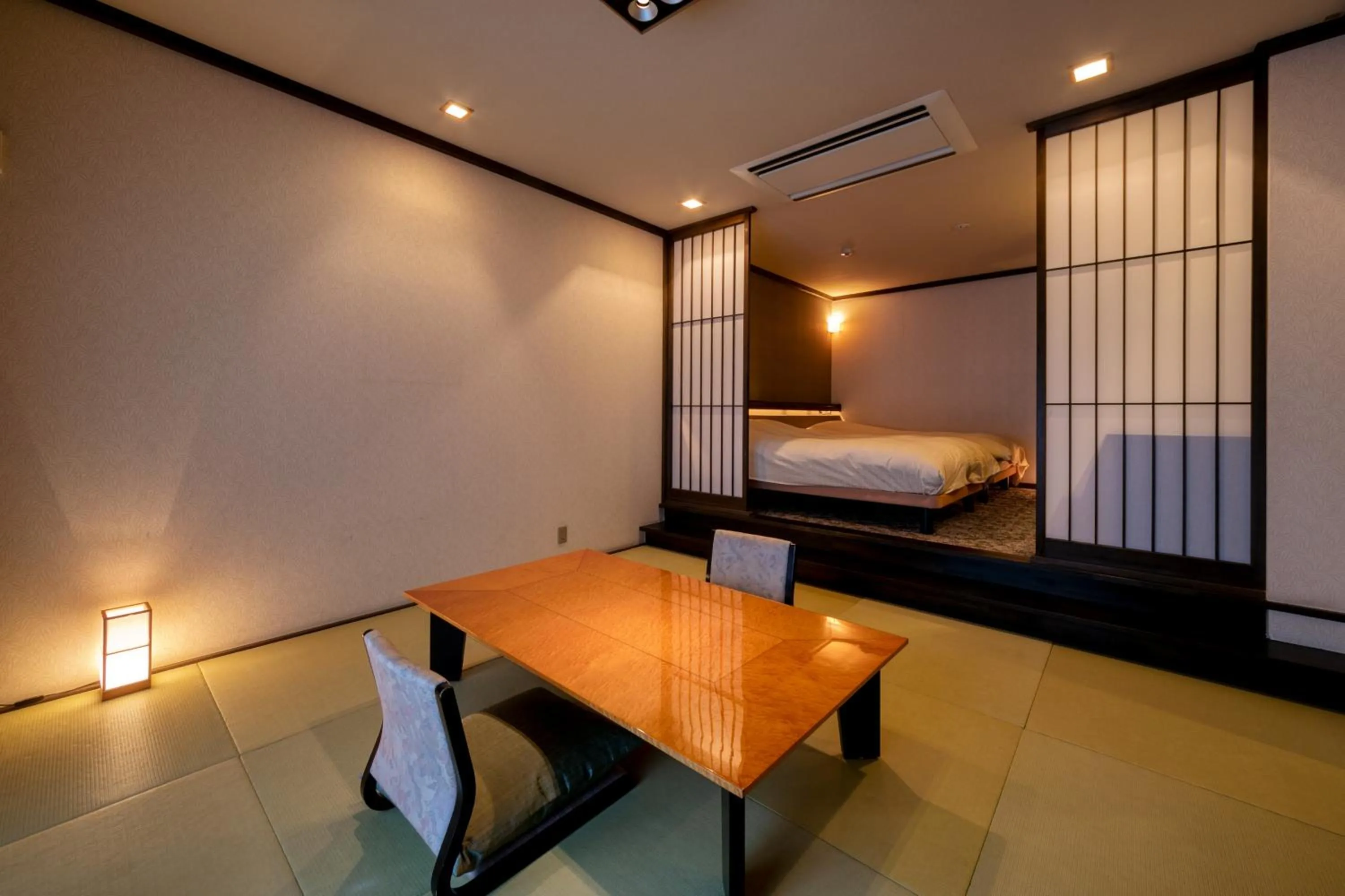 Photo of the whole room, Bed in Yufuin Onsen Toshoan