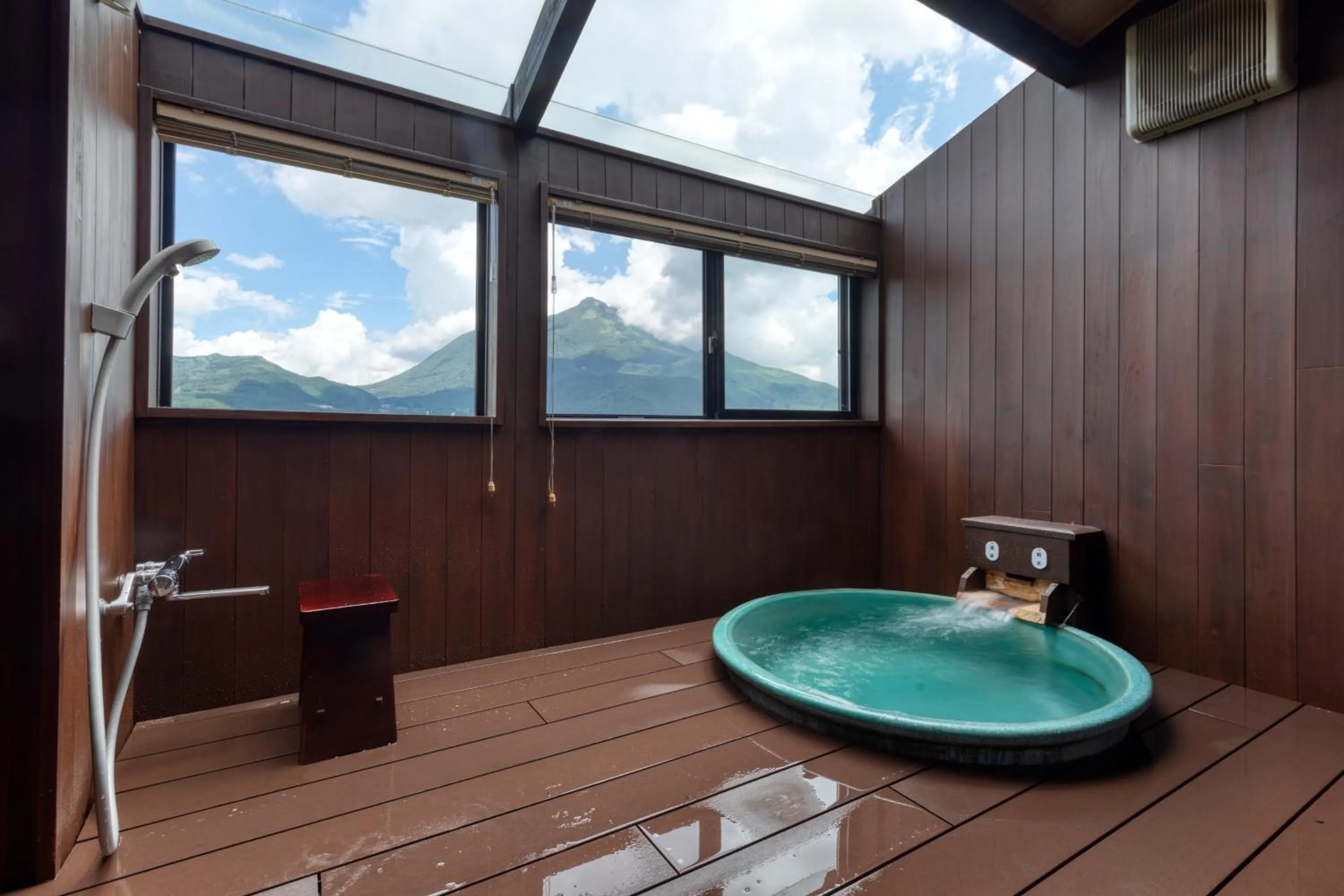 Bathroom in Yufuin Onsen Toshoan